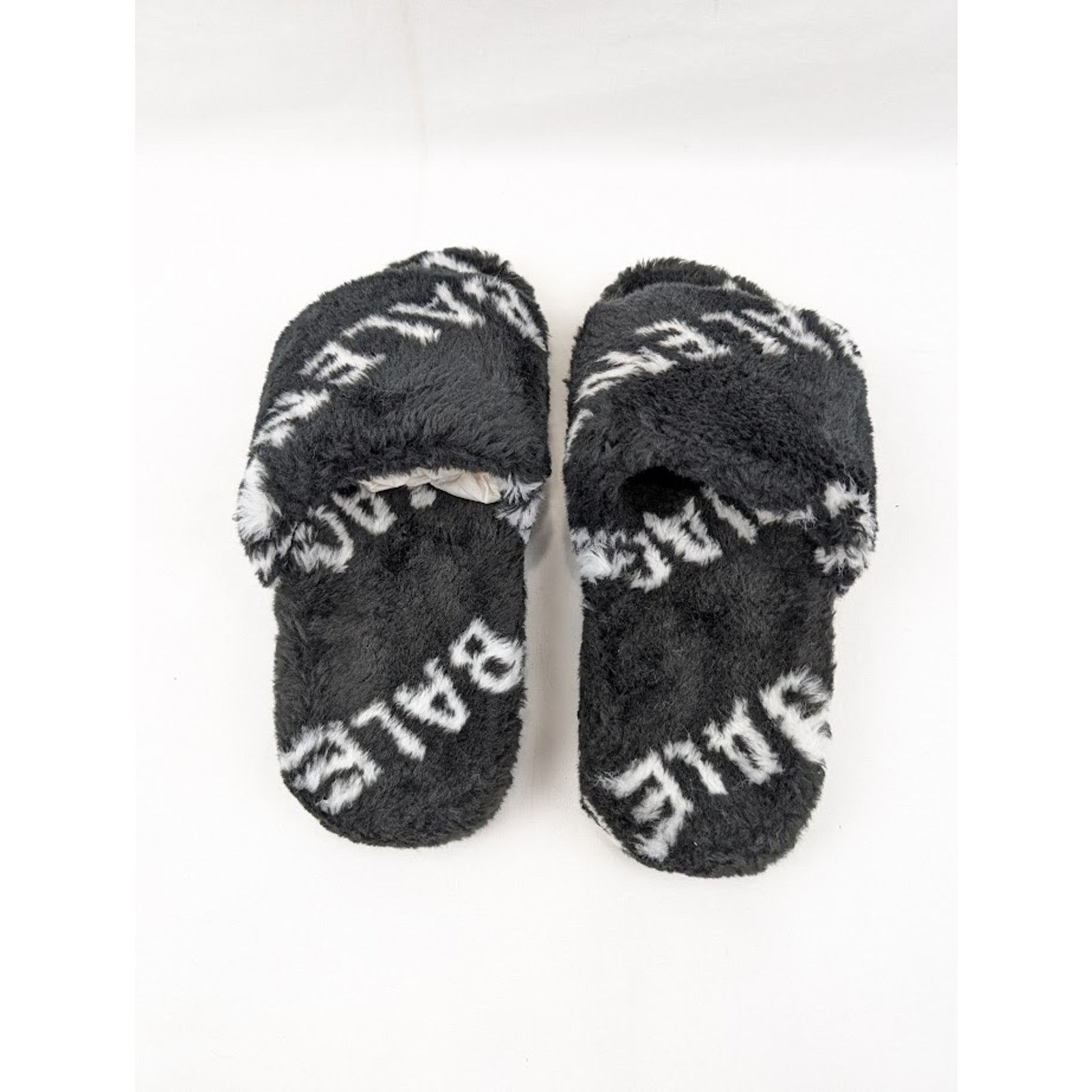 Balenciaga o1rshd1 Allover Logo Furry Slide in Black/White Size US 7 / EU 40 - 18 Thumbnail