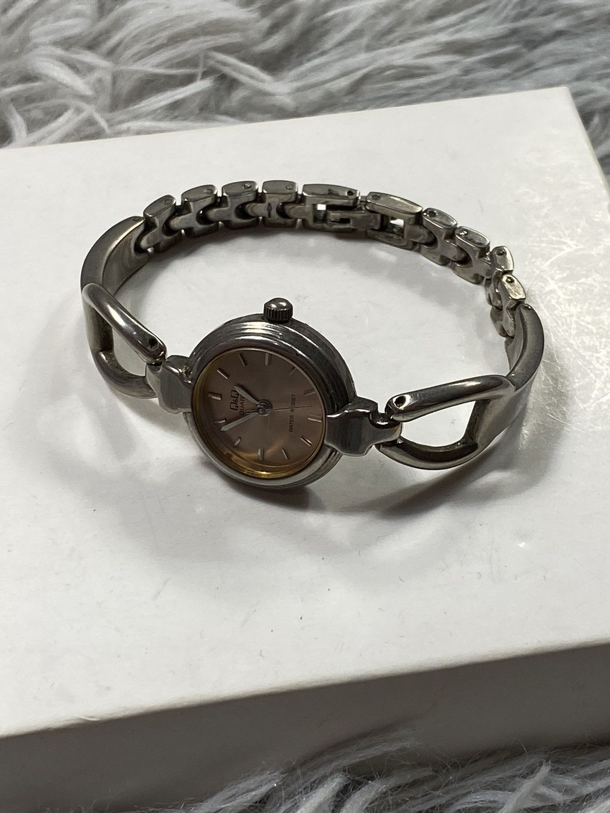 Japanese Brand × Jewelry × Vintage Q&Q Rose Dial Bracelet Watch - Japanese Brand Size ONE SIZE - 1 Thumbnail
