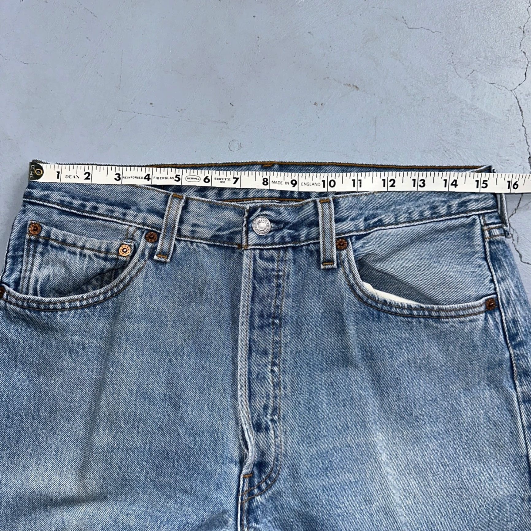 Levi's VINTAGE Levi's 501 Jeans Men's Straight Leg 33x34 Light Wash 90s USA Classic Denim Size US 33 - 7 Thumbnail