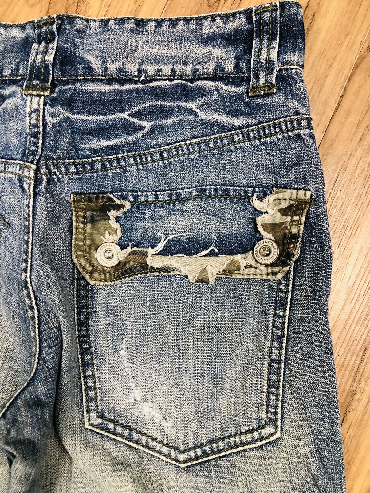 Twenty TWENTY WORKS Distressed Camo Jeans (38) Size US 31 - 17 Thumbnail