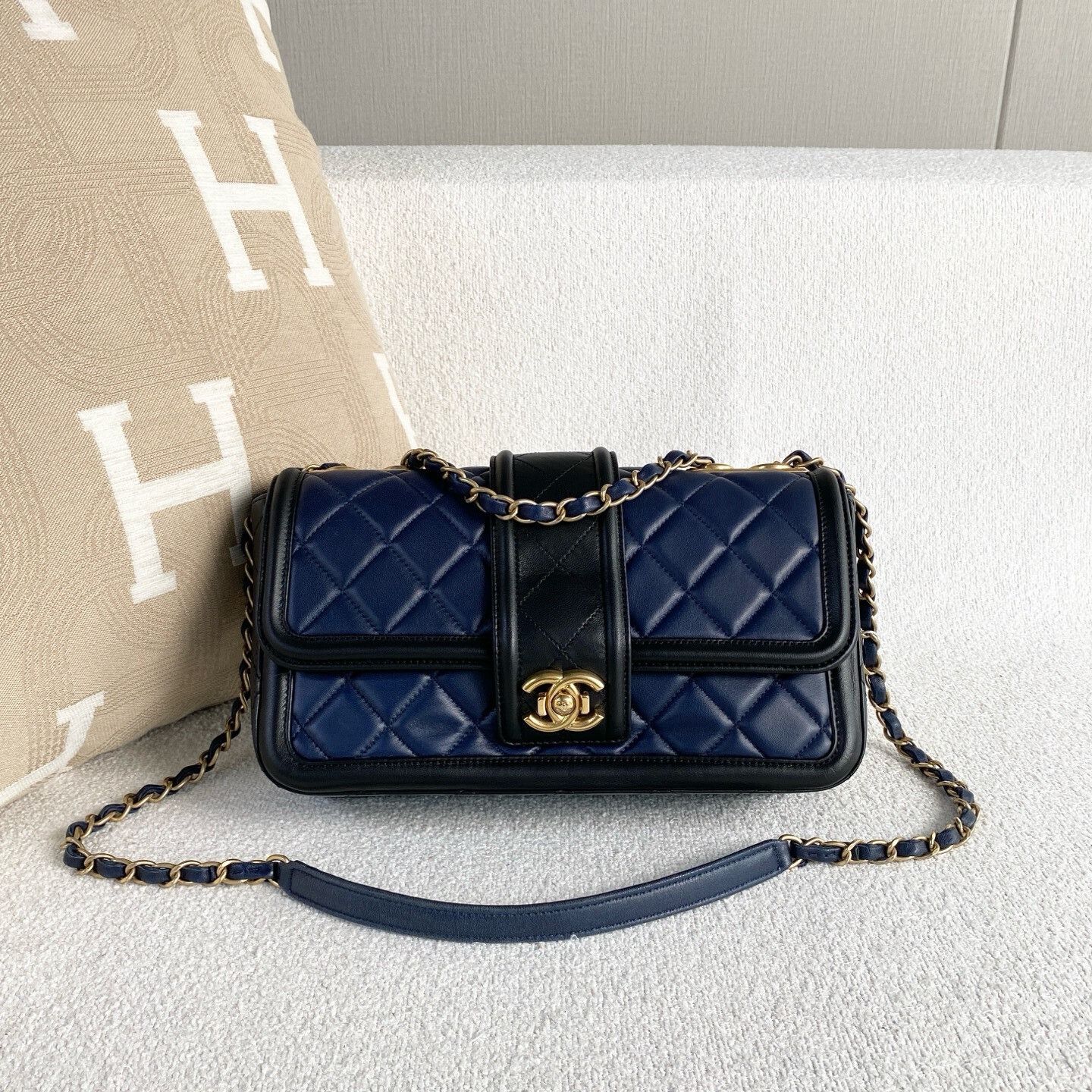 Chanel Pre-loved Bag Very good condition Size ONE SIZE - 1 Thumbnail