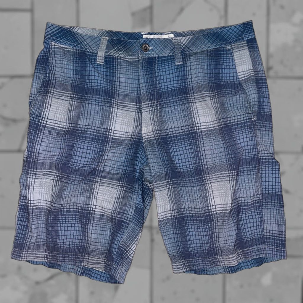 TravisMathew Travis Mathew Shorts Mens Size 34 Blue Plaid Size US 34 / EU 50 - 1 Thumbnail