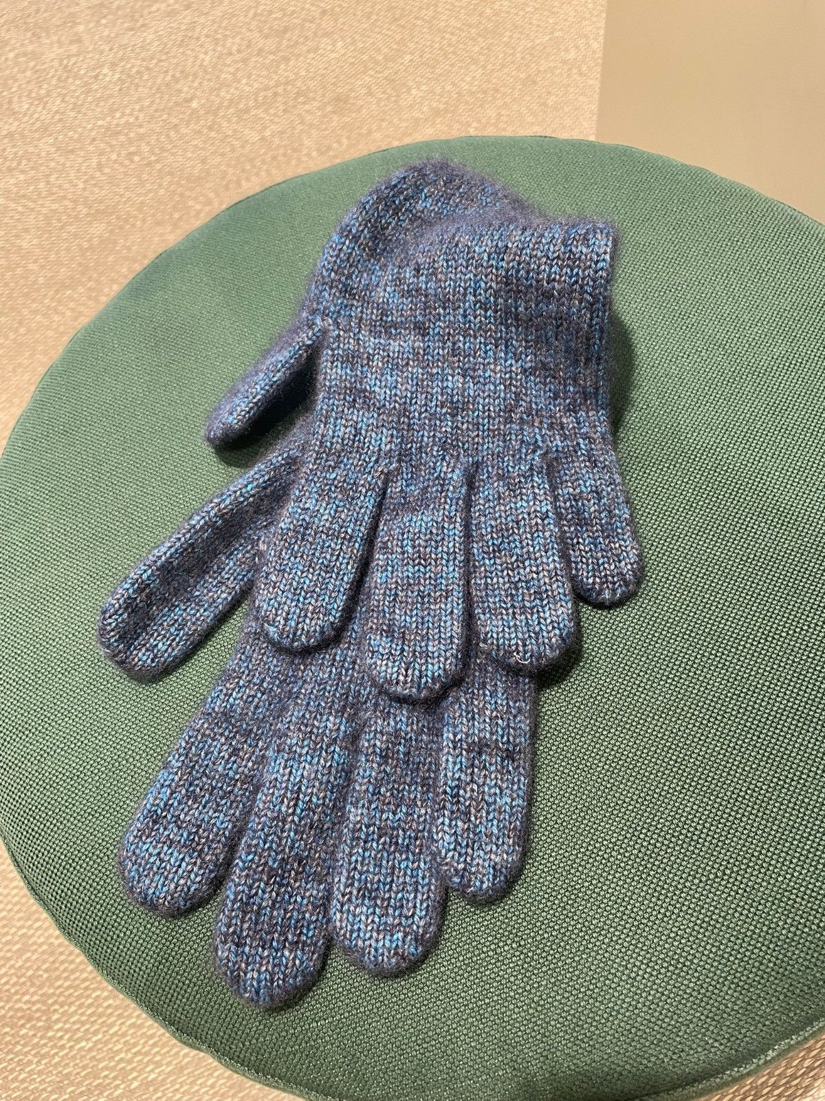 Loro Piana o1srvl11e0325 FAM6943 Size: OS / Gloves in Blue Size ONE SIZE - 1 Preview