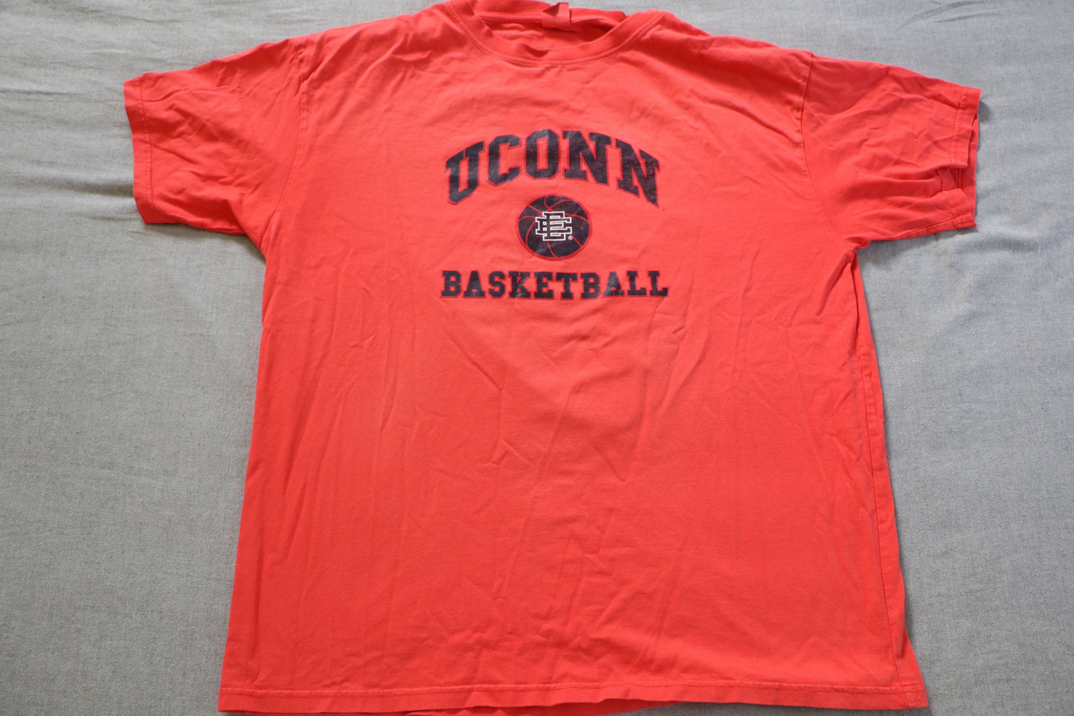 Eric Emanuel Eric Emanuel x UConn T-shirt (rare find) Size US XL / EU 56 / 4 - 2 Thumbnail