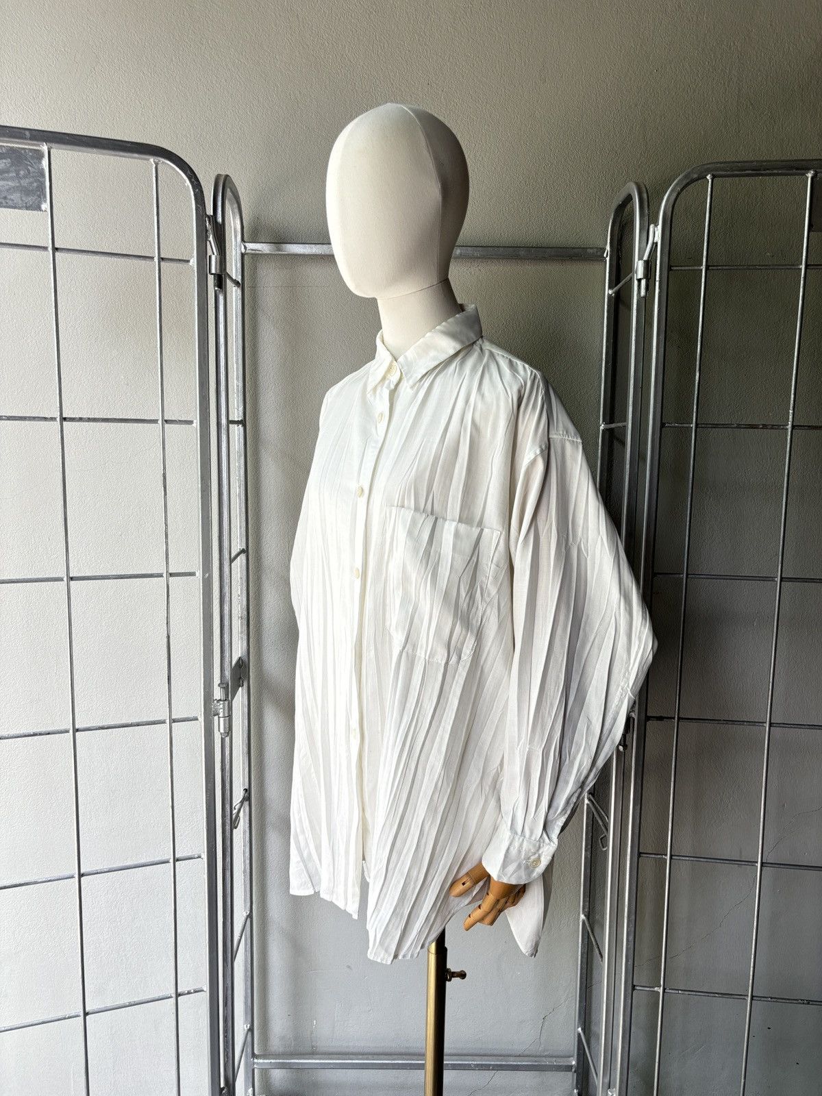 Issey Miyake Issey Miyake pleated white shirt Size M / US 6-8 / IT 42-44 - 2 Thumbnail