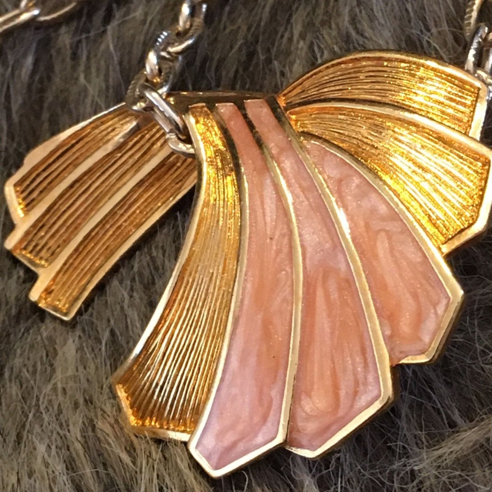 Vintage Vintage Avon enamel fan pendant gold link chain Size ONE SIZE - 7 Thumbnail