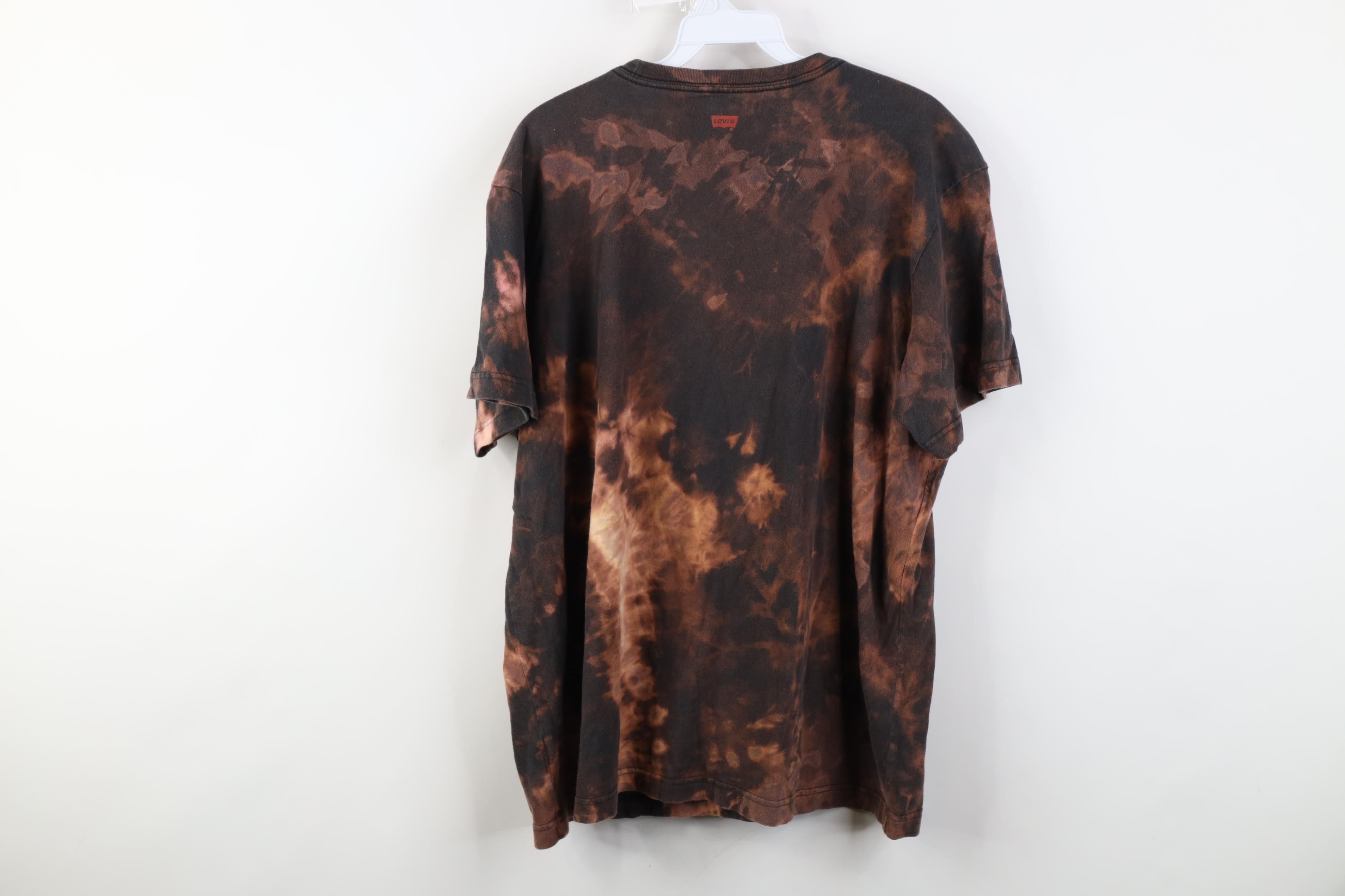 Levi's Vintage Y2K Levi's Center Logo Acid Wash T-Shirt Trippy Size US XL / EU 56 / 4 - 8 Thumbnail