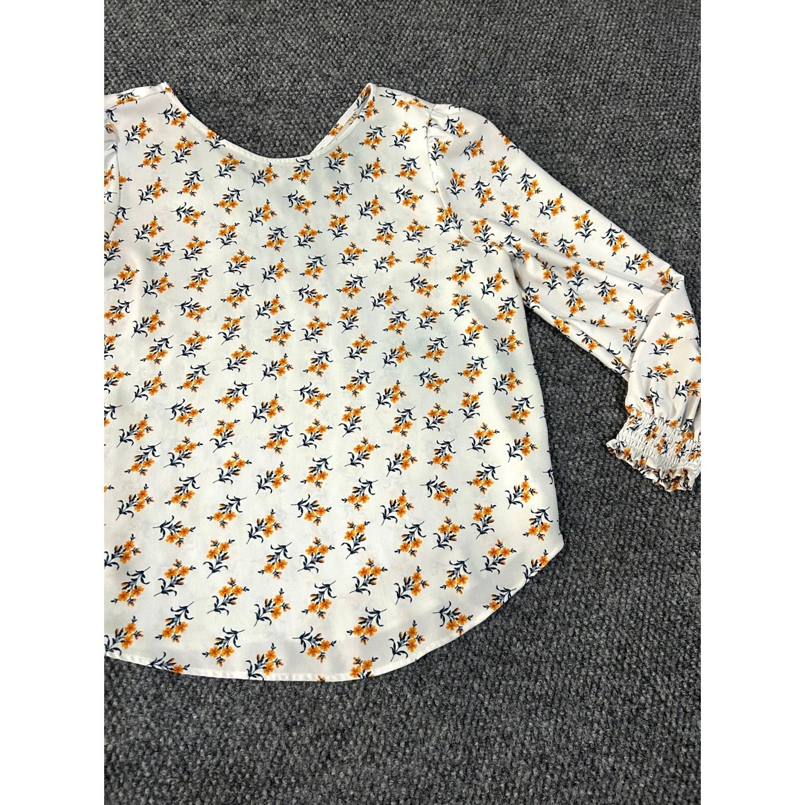 Ann Taylor LOFT Blouse Womens Large White Floral Long Sleeve Ruffle Cuffs Size L / US 10 / IT 46 - 3 Thumbnail
