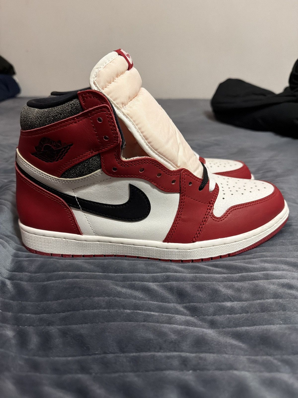 Nike Nike Air Jordan 1 High OG “Lost & Found” (Chicago) Size US 11 / EU 44 - 2 Thumbnail