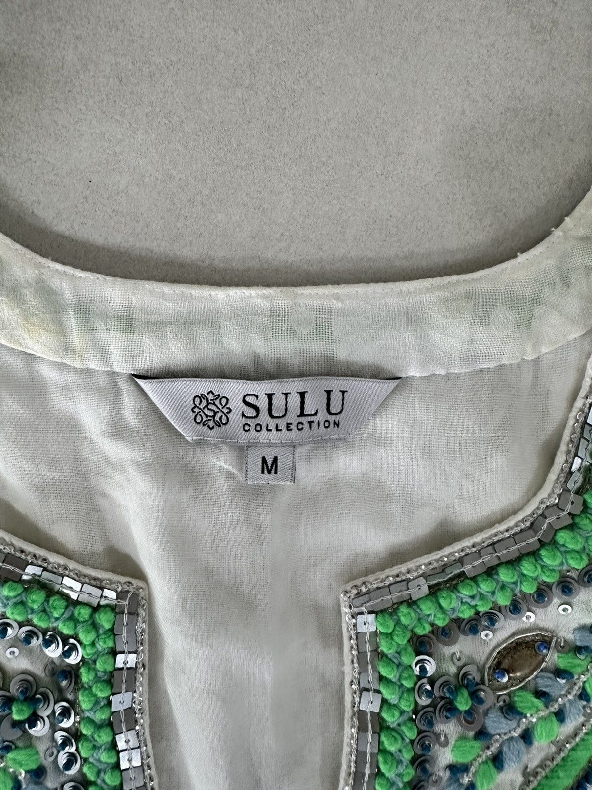 SULU COLLECTION SHEATH DRESS WITH BEADING DETAIL SIZE MEDIUM