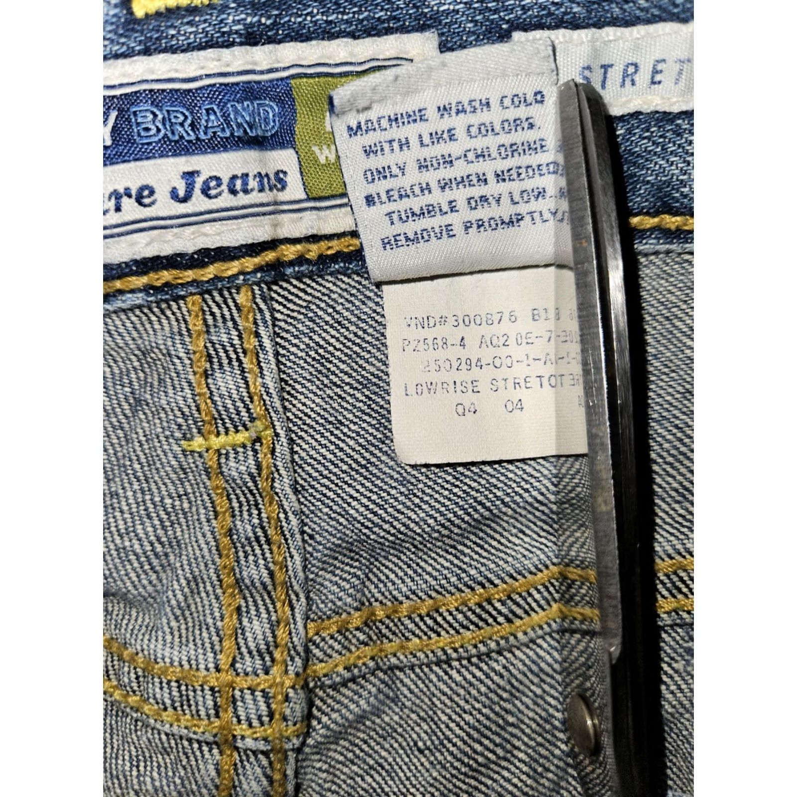 Old Navy VINTAGE Old Navy Jeans Flare 16 Tall Blue Denim 90s Bohemian Preppy Women's Long Inseam 33.5 in Distressed Logo Logo Denim Spandex Cotton Size 38" / US 16 / IT 52 - 3 Thumbnail