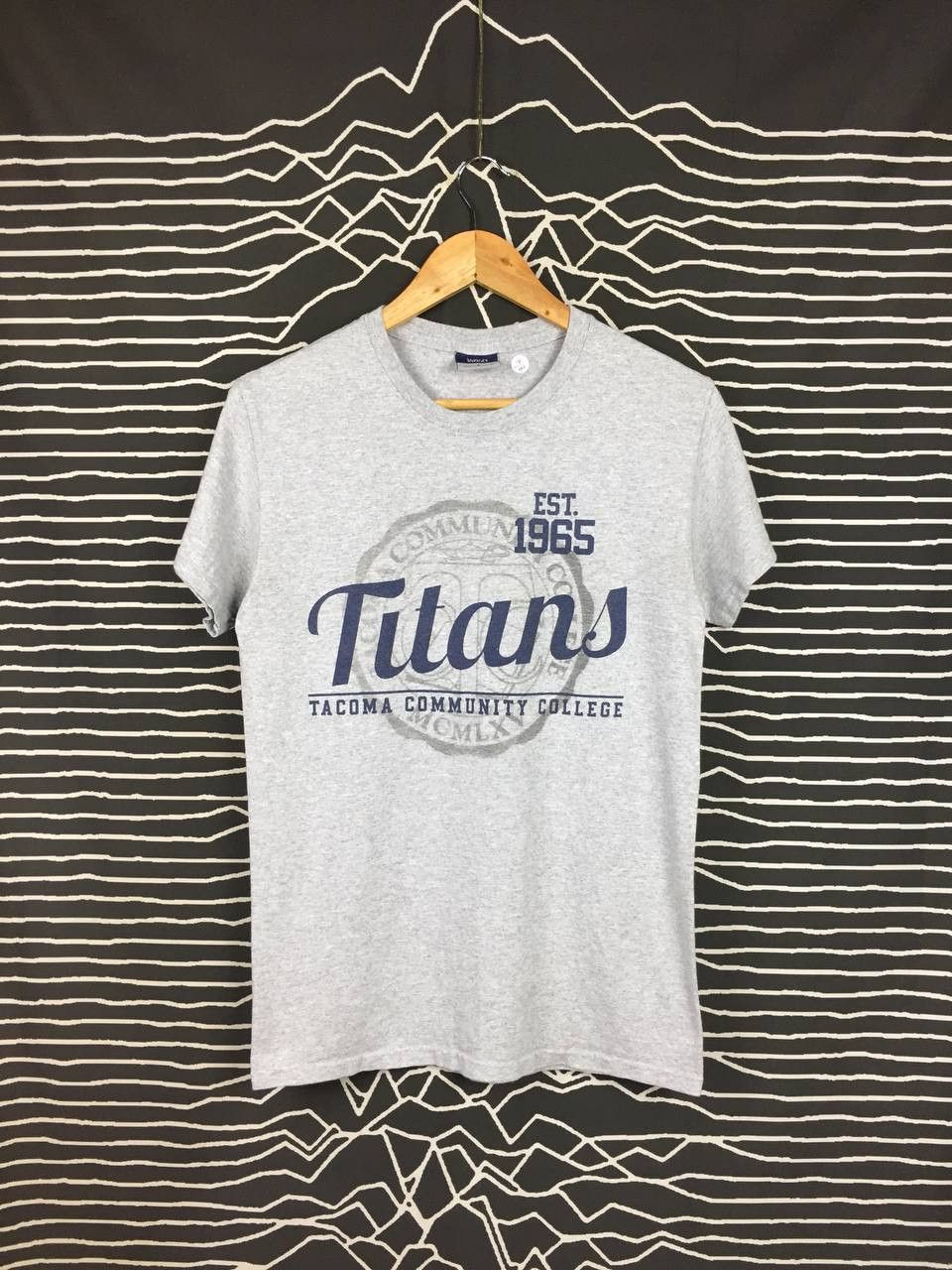 Vintage MV Sport Titans Tacoma Community College Spell Out Logo Tee Size US S / EU 44-46 / 1 - 2 Thumbnail