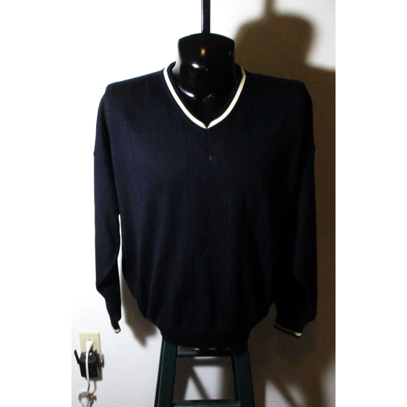 image of Men's Dale Of Norway Sport Navy Blue 100% Wool V-Neck Sweater Size L/xl in White