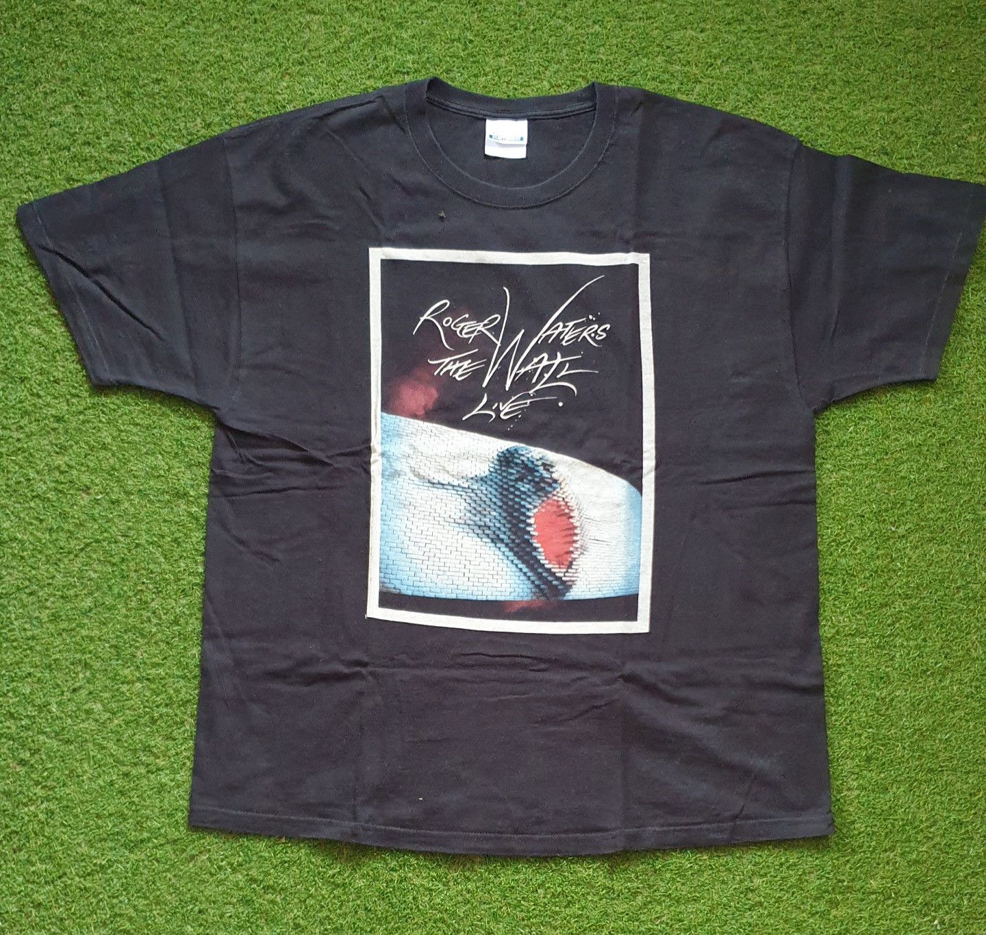Band Tees × Hanes × Pink Floyd Pink Floyd - Roger Water - The Wall Tour 2010 Size US XL / EU 56 / 4 - 1 Thumbnail