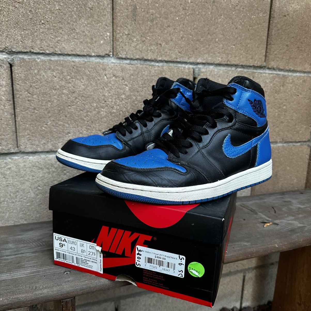 Nike Nike Air Jordan 1 Retro Royals Size US 9.5 / EU 42-43 - 1 Thumbnail