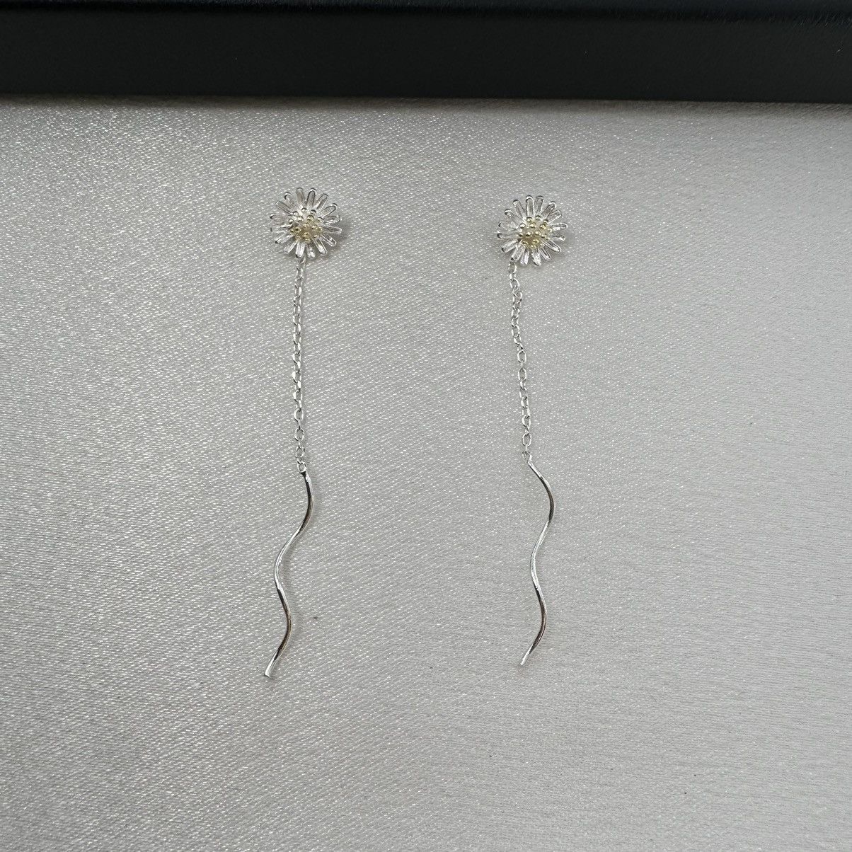 Other Elegant Flower Chain Dangle Threader Earrings for Women Size ONE SIZE - 2 Thumbnail