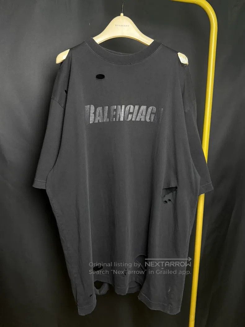Balenciaga Balenciaga Distressed Hole Short Sleeve T-Shirt Size US XS / EU 42 / 0 - 1 Thumbnail