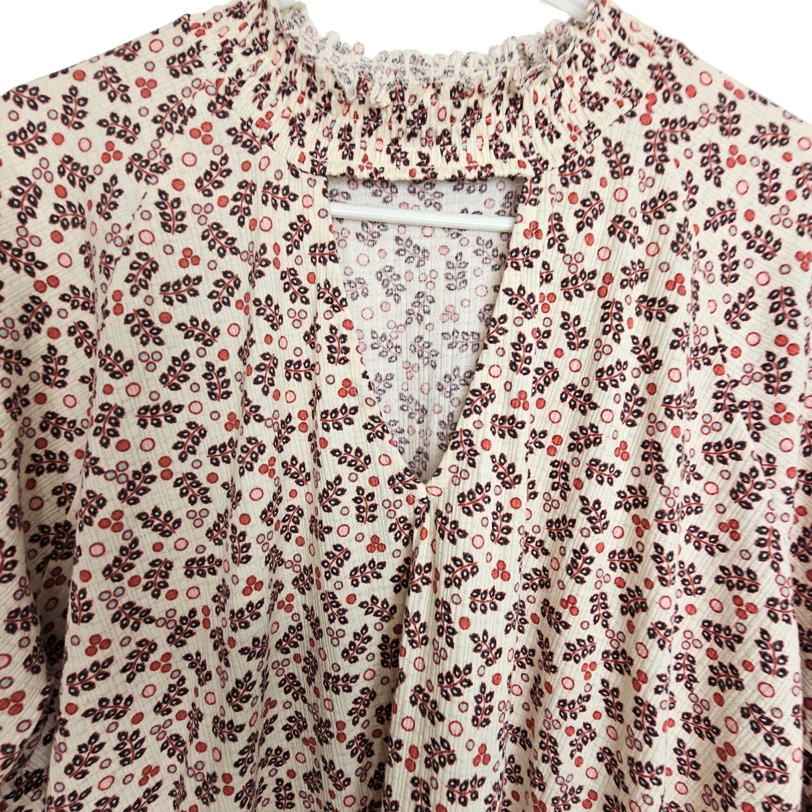 Torrid Torrid Womens Floral Top 1X Keyhole Cutout Smocked Cuffs Size XXL / US 16-18 / IT 52-54 - 2 Thumbnail