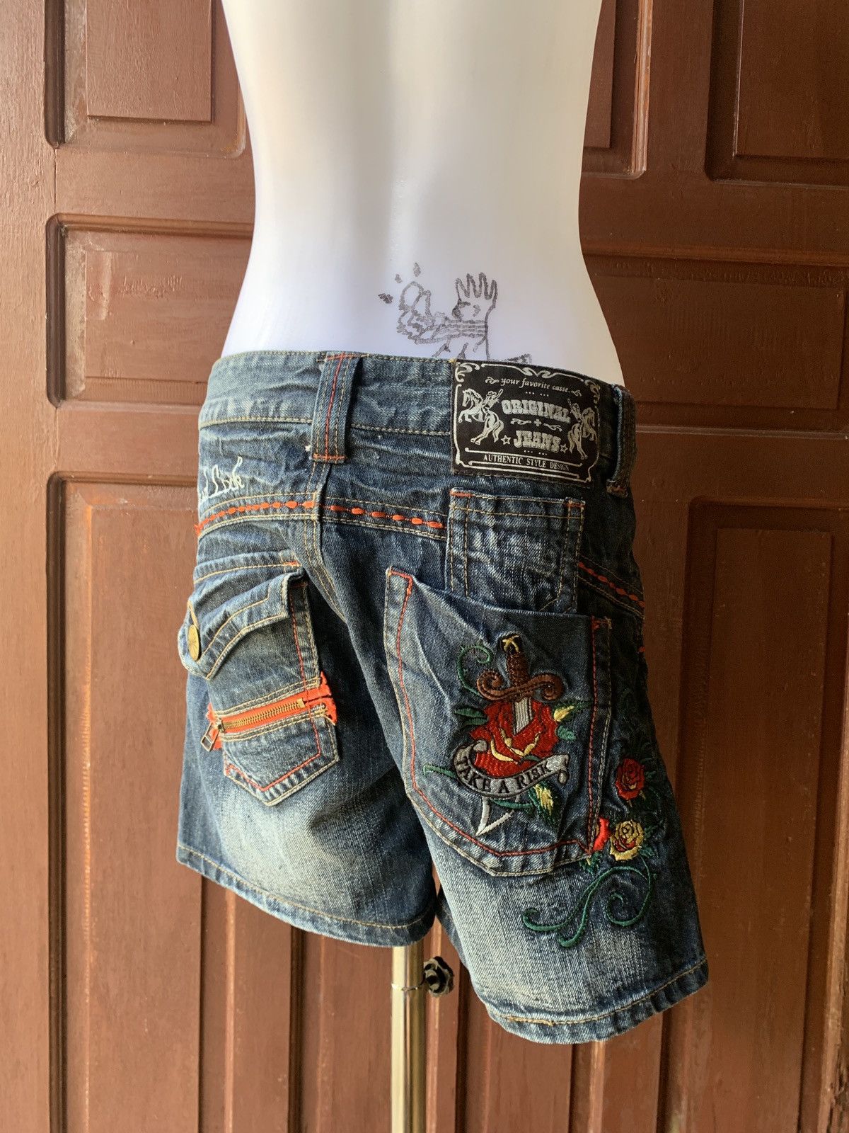 Japanese Brand y2k Dead Lock Japan Rose Tattoo Embroidered Jeans Shorts Size 30" / US 8 / IT 44 - 3 Thumbnail