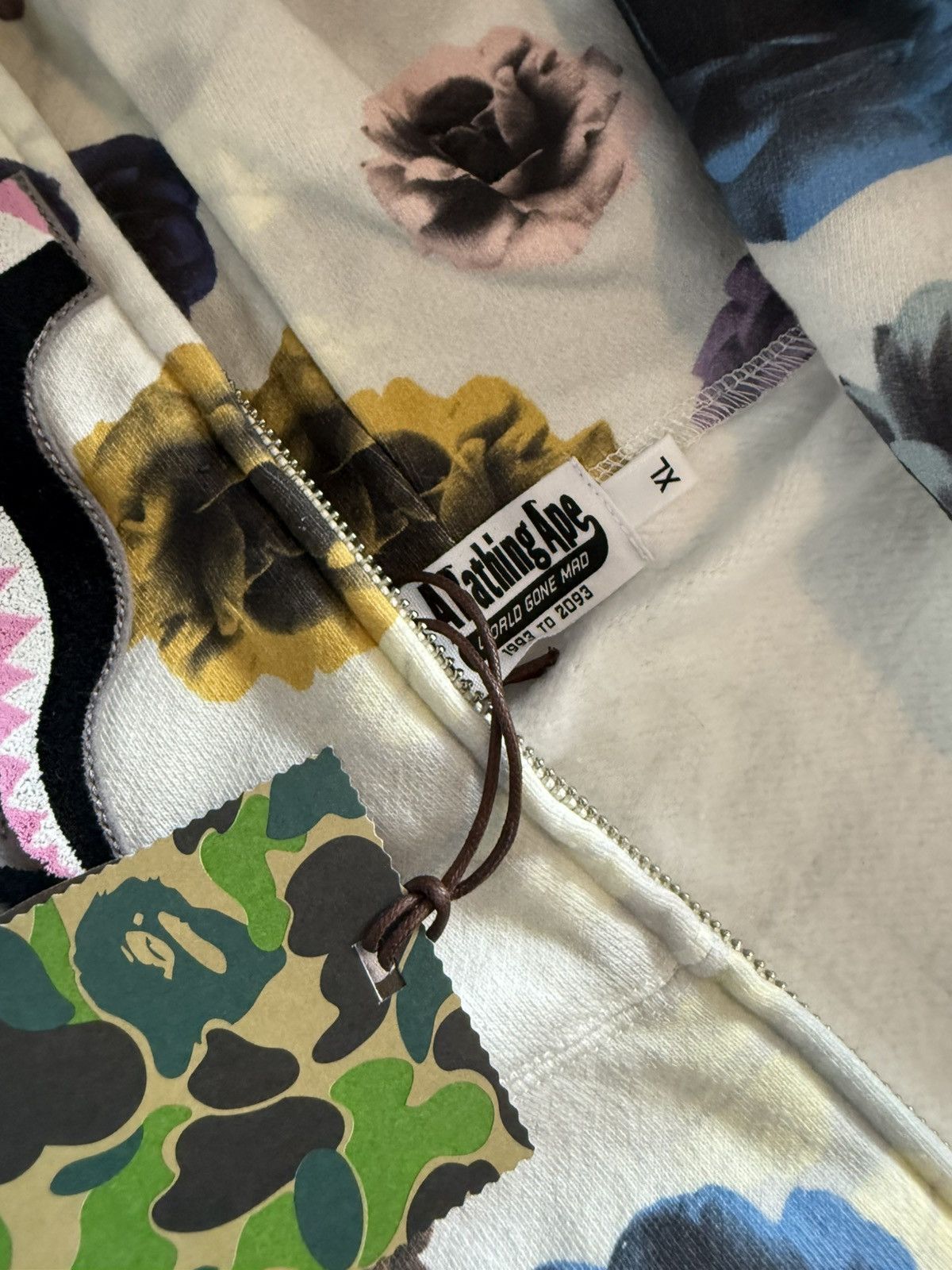 Bape Bape Ivory Floral Camo Shark Full Zip Size US XL / EU 56 / 4 - 9 Thumbnail