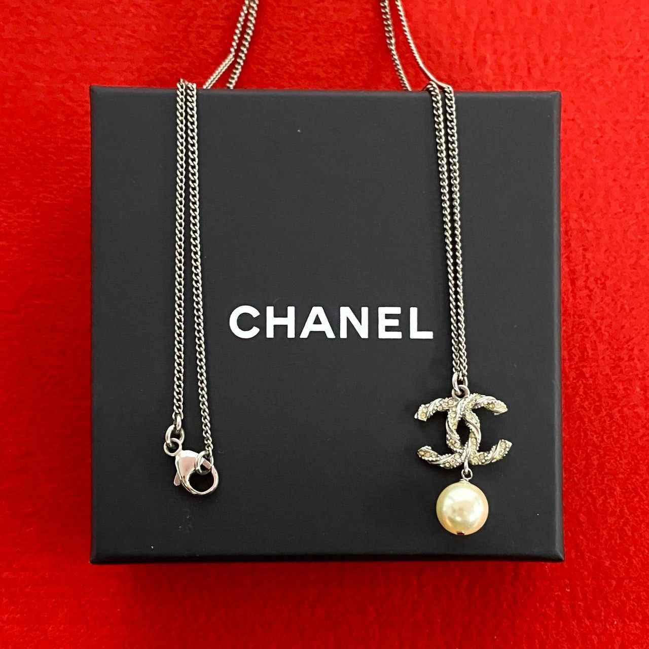 Chanel Necklace Silver Pearls