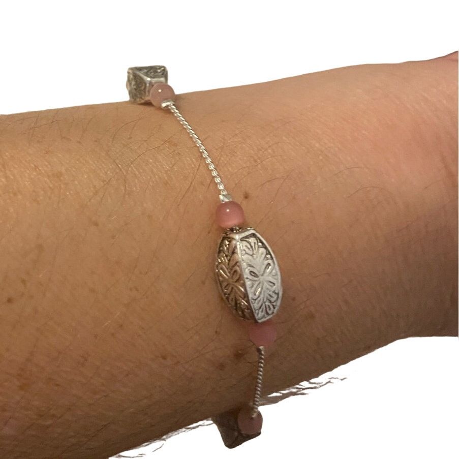 Other Chain bracelet silver tone pink beads Size ONE SIZE - 1 Thumbnail