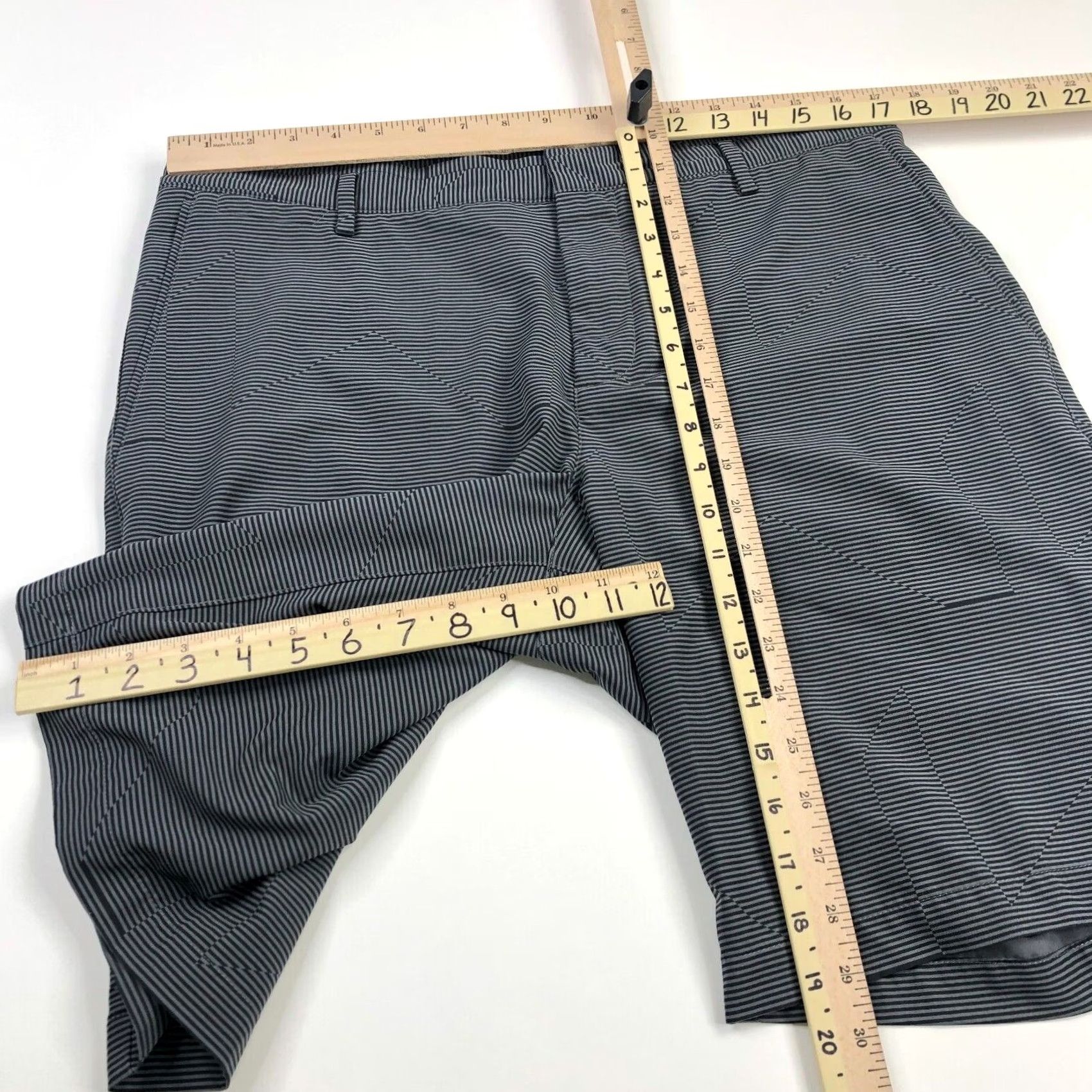 Nike Nike Dri-Fit 34 (Fit 34W) Golf Polyester Stretch Flat 10" Chino Shorts (Gray) Men 34 Regular Belt Loops Front Pockets Stretch 90s Casual Size US 34 / EU 50 - 4 Thumbnail
