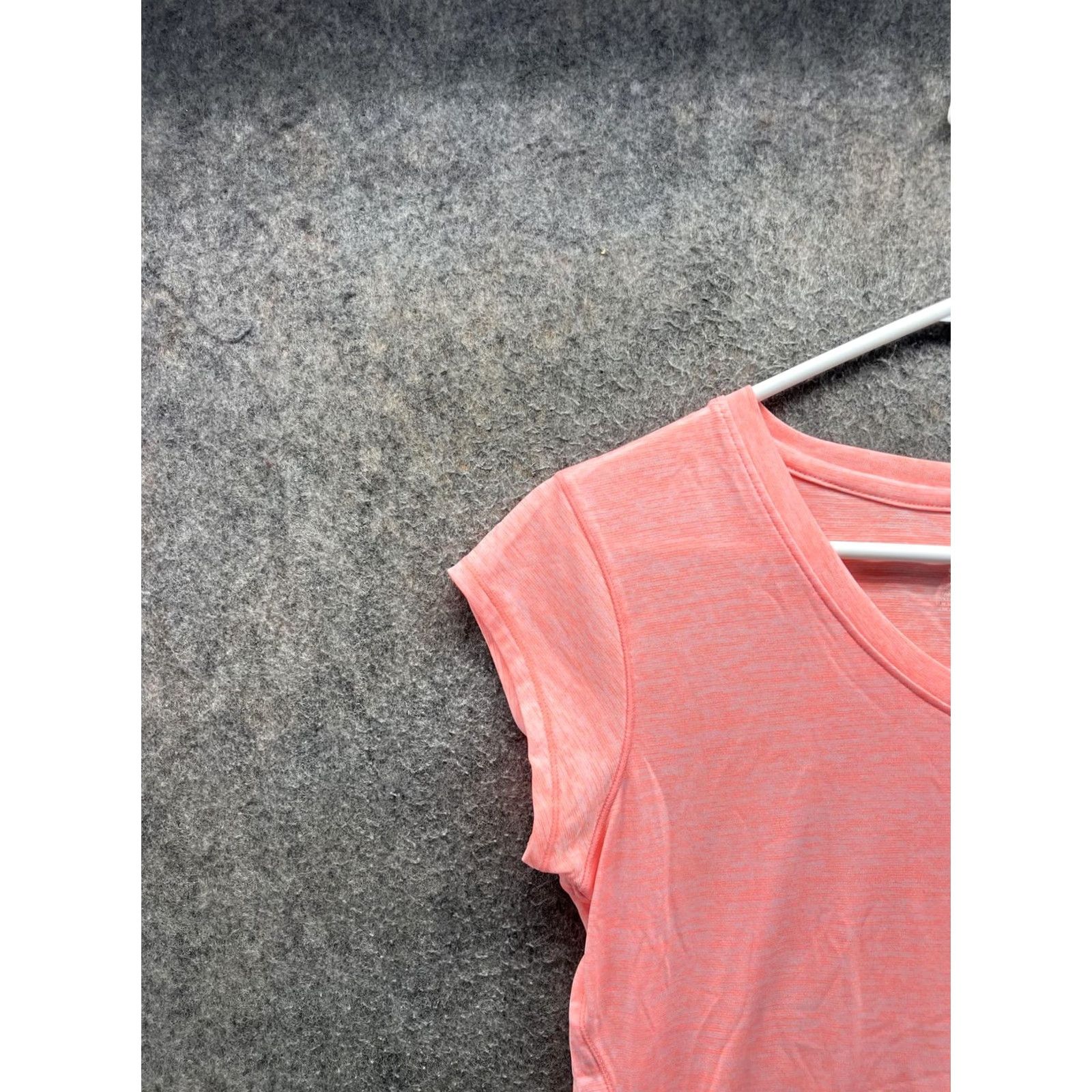 Reebok Reebok shirt Womens Small Pink V Neck Cap Sleeve Lightweight athletic top Size S / US 4 / IT 40 - 6 Thumbnail