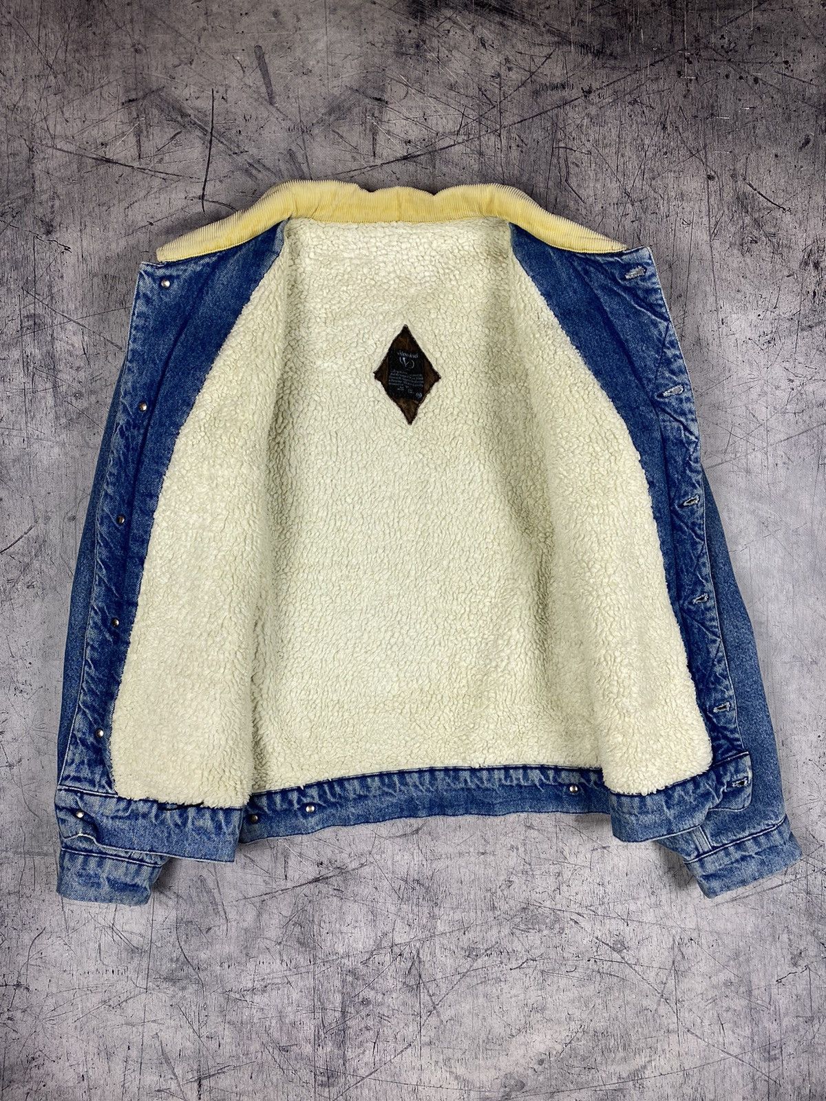 Valentino Rare Vintage Valentino Sherpa Denim Jacket Size US L / EU 52-54 / 3 - 15 Thumbnail