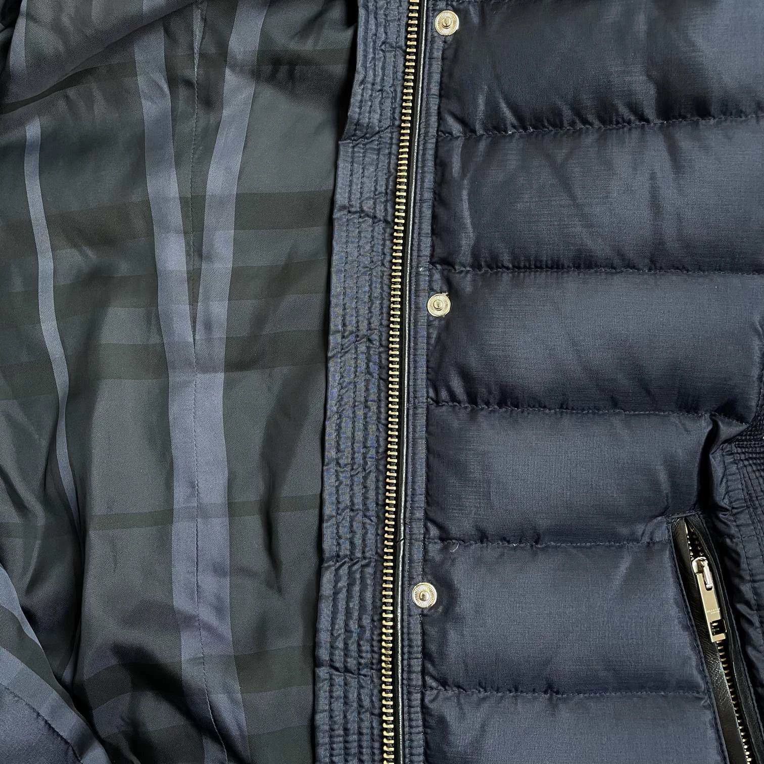 Burberry Burberry women's navy down jacket 6 99new hood fur no belt Size M / US 6-8 / IT 42-44 - 3 Thumbnail