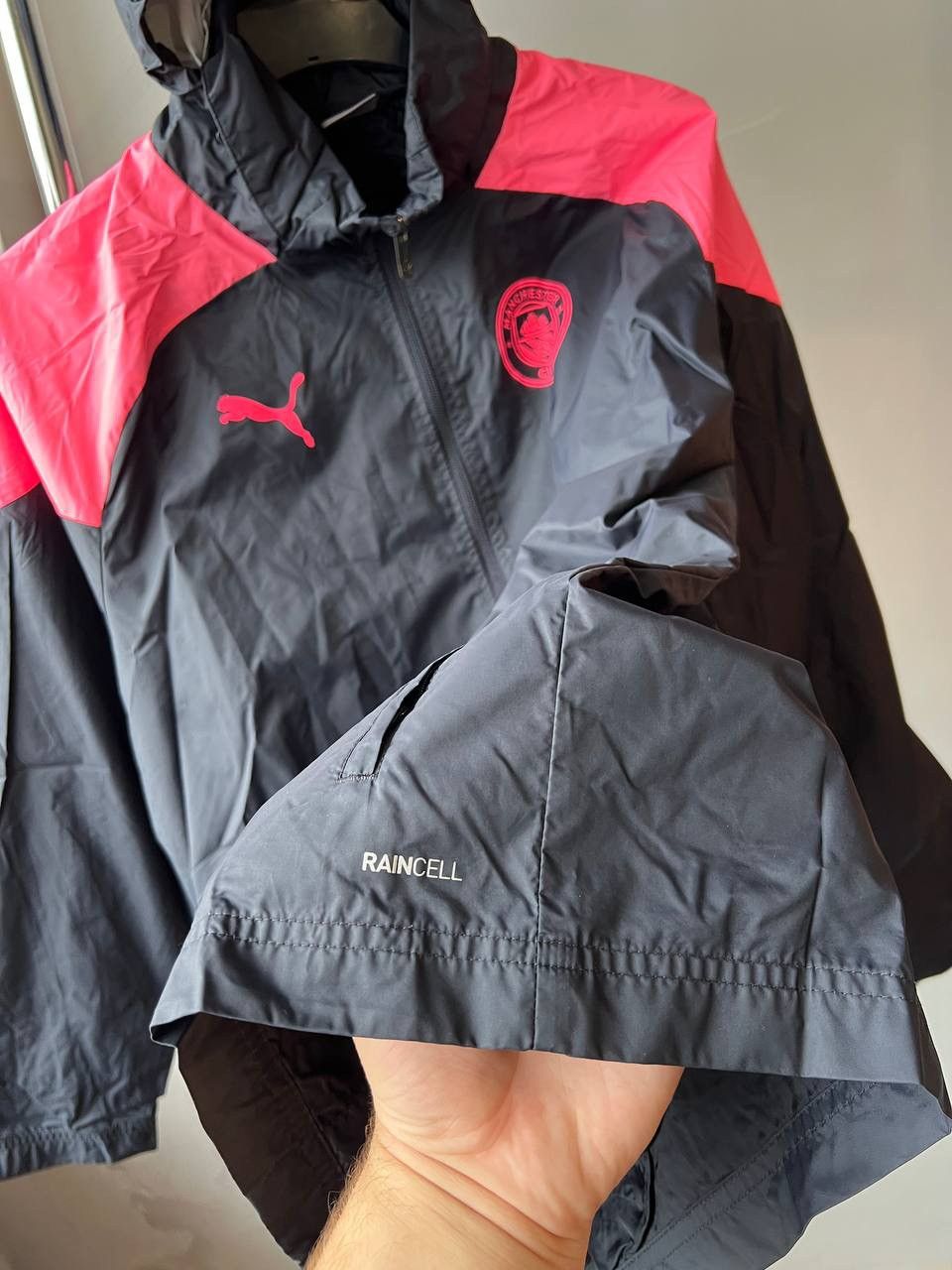 Puma 2023/24 MANCHESTER CITY ALL WATER SOCCER FOOTBALL JACKET L Size US L / EU 52-54 / 3 - 8 Thumbnail