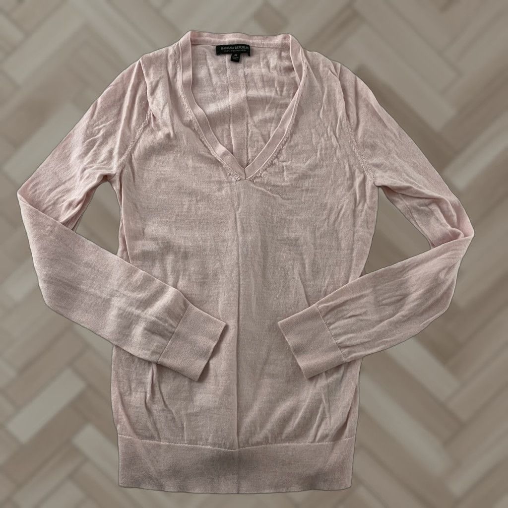 Banana Republic Banana Republic Merino Long Sleeve Sweater Top Women's M Pink Blouse Shirt Adult Medium Pink Womens Merino Long Sleeve Sweater Top Size M / US 6-8 / IT 42-44 - 1 Thumbnail