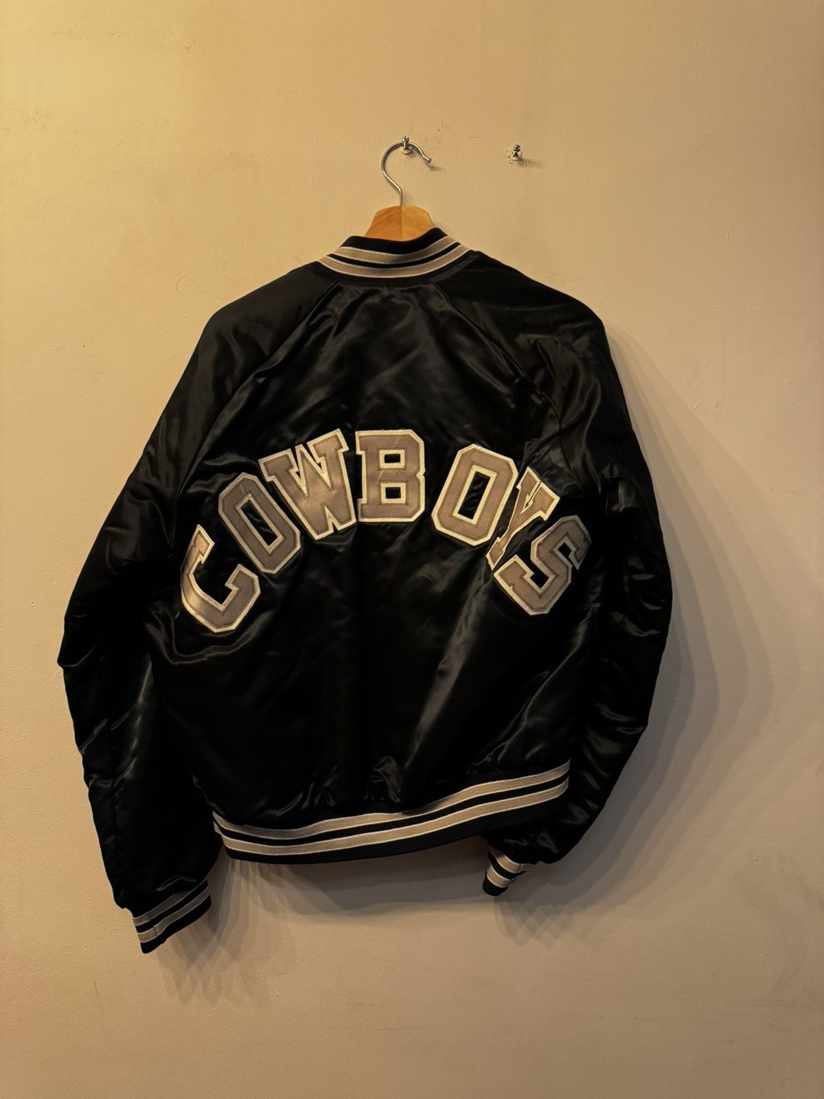 Chalk Line × Cowboy Equipment × Vintage Dallas Cowboys Vintage 80s Chalk Line Satin Bomber Jacket Size US M / EU 48-50 / 2 - 1 Thumbnail