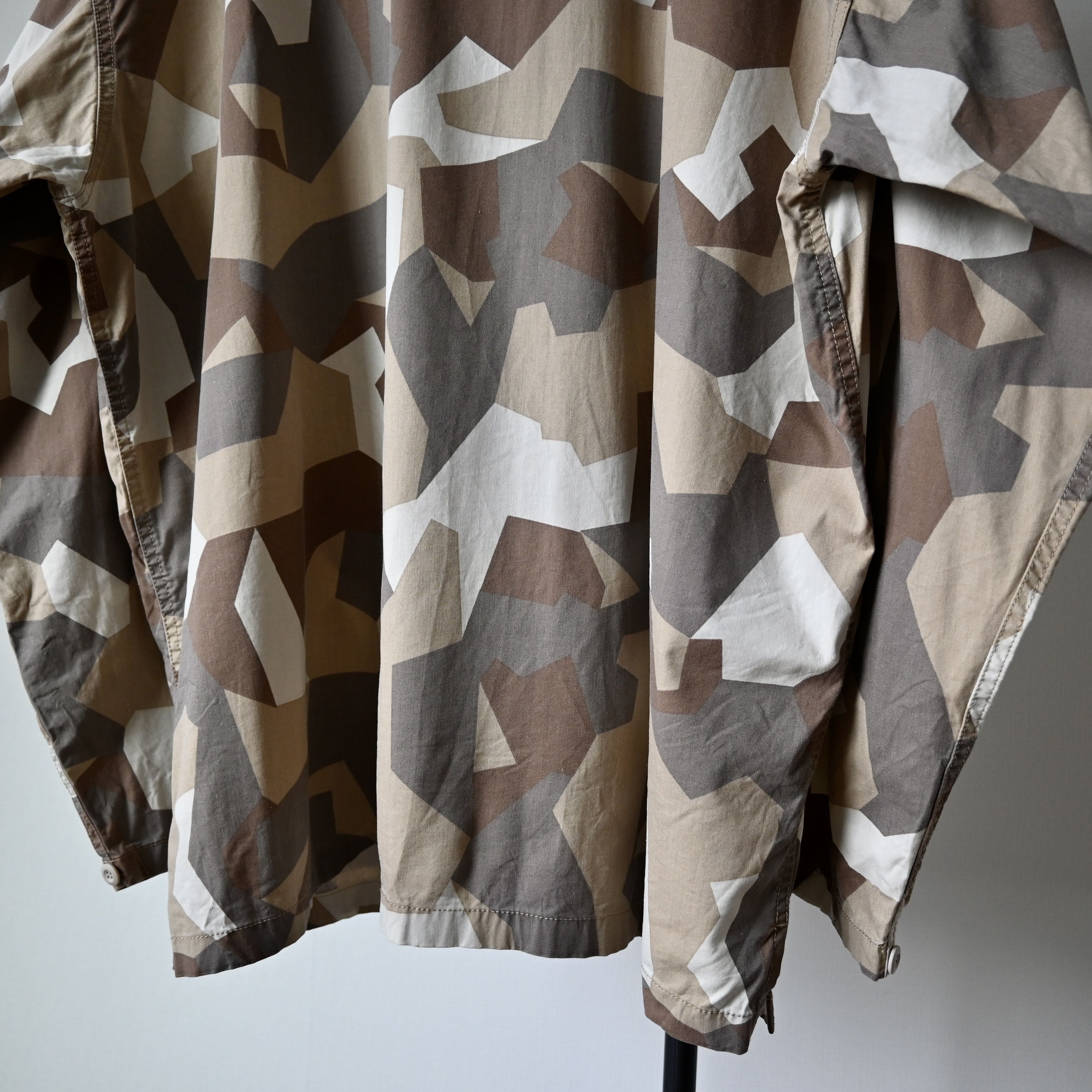 Beams Japan UNUSED, BEAMS 55/45 cotton rayon M90 camo oversized shirt Size US XL / EU 56 / 4 - 4 Thumbnail