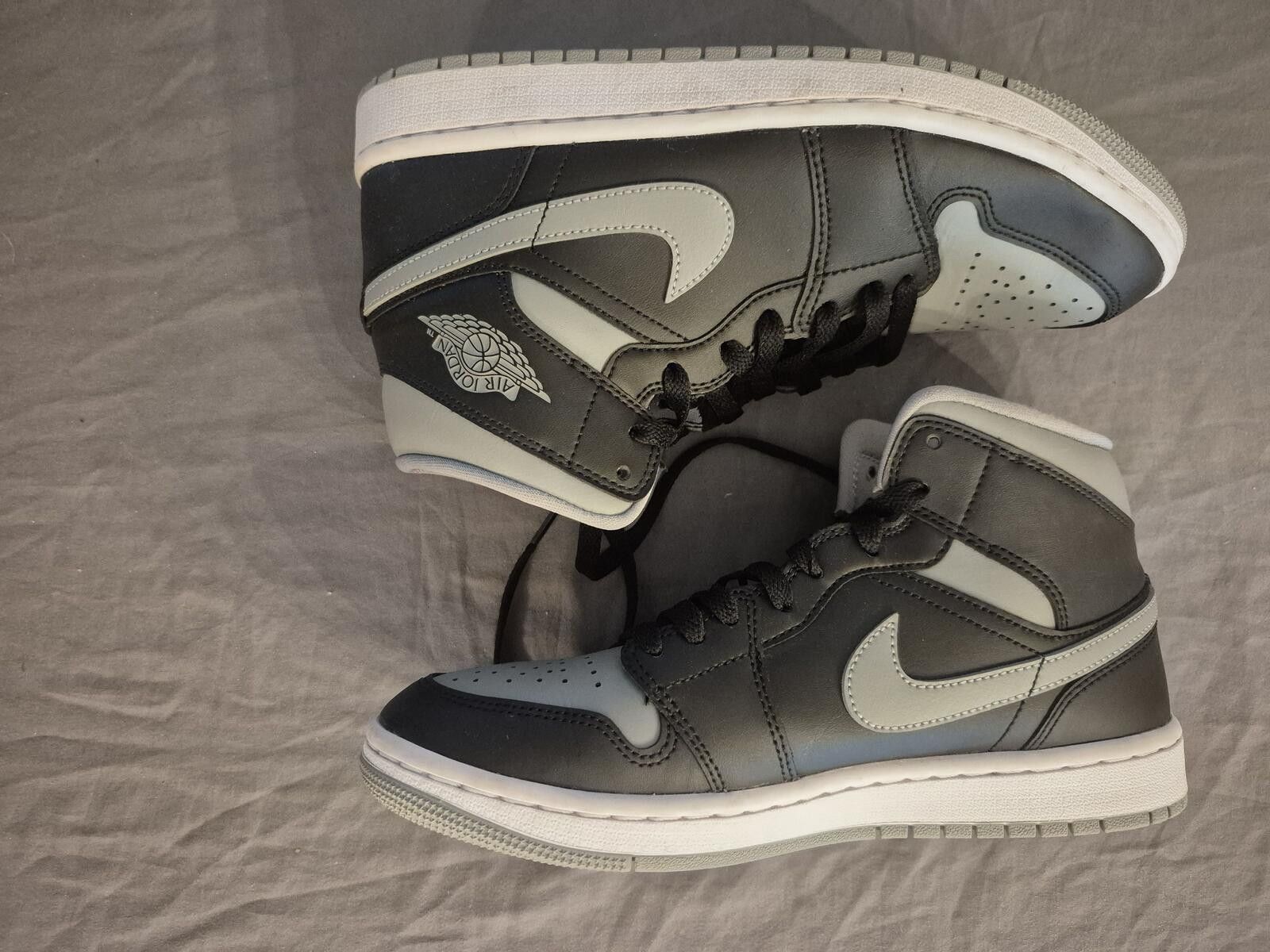 Jordan Brand Jordan 1 Mid Shadow (Women's) Size 8.5 VNDS Size US 8.5 / IT 38.5 - 2 Thumbnail