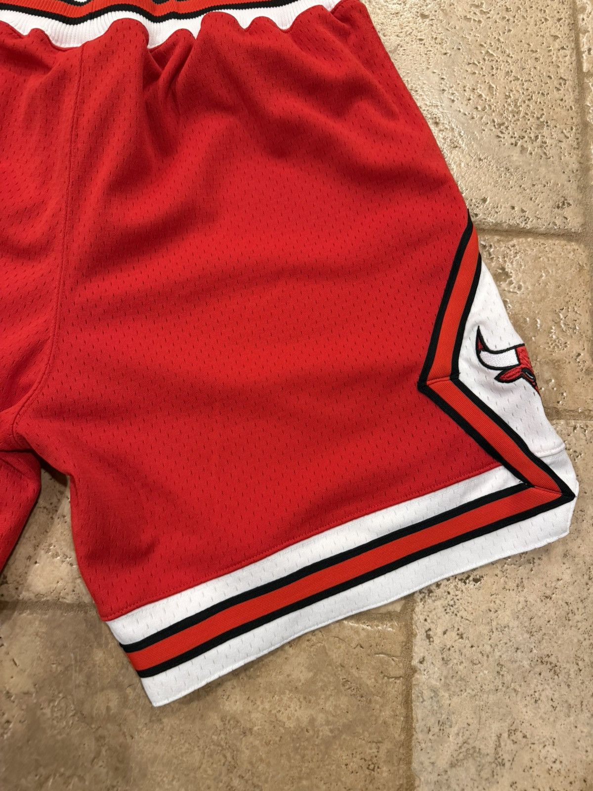 Mitchell & Ness Mitchell & Ness NBA Chicago Bulls Red Basketball Shorts Size US 34 / EU 50 - 9 Thumbnail