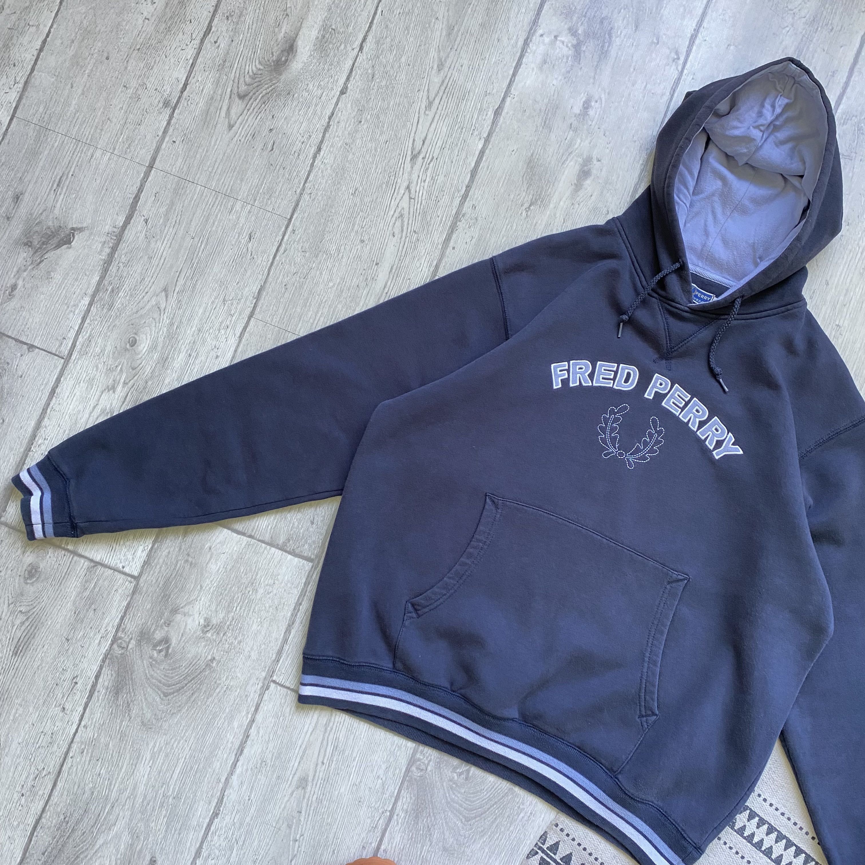 Fred Perry 🫐 Vintage 80-90s Fred Perry boxy hoodie Center logo Size US M / EU 48-50 / 2 - 7 Thumbnail