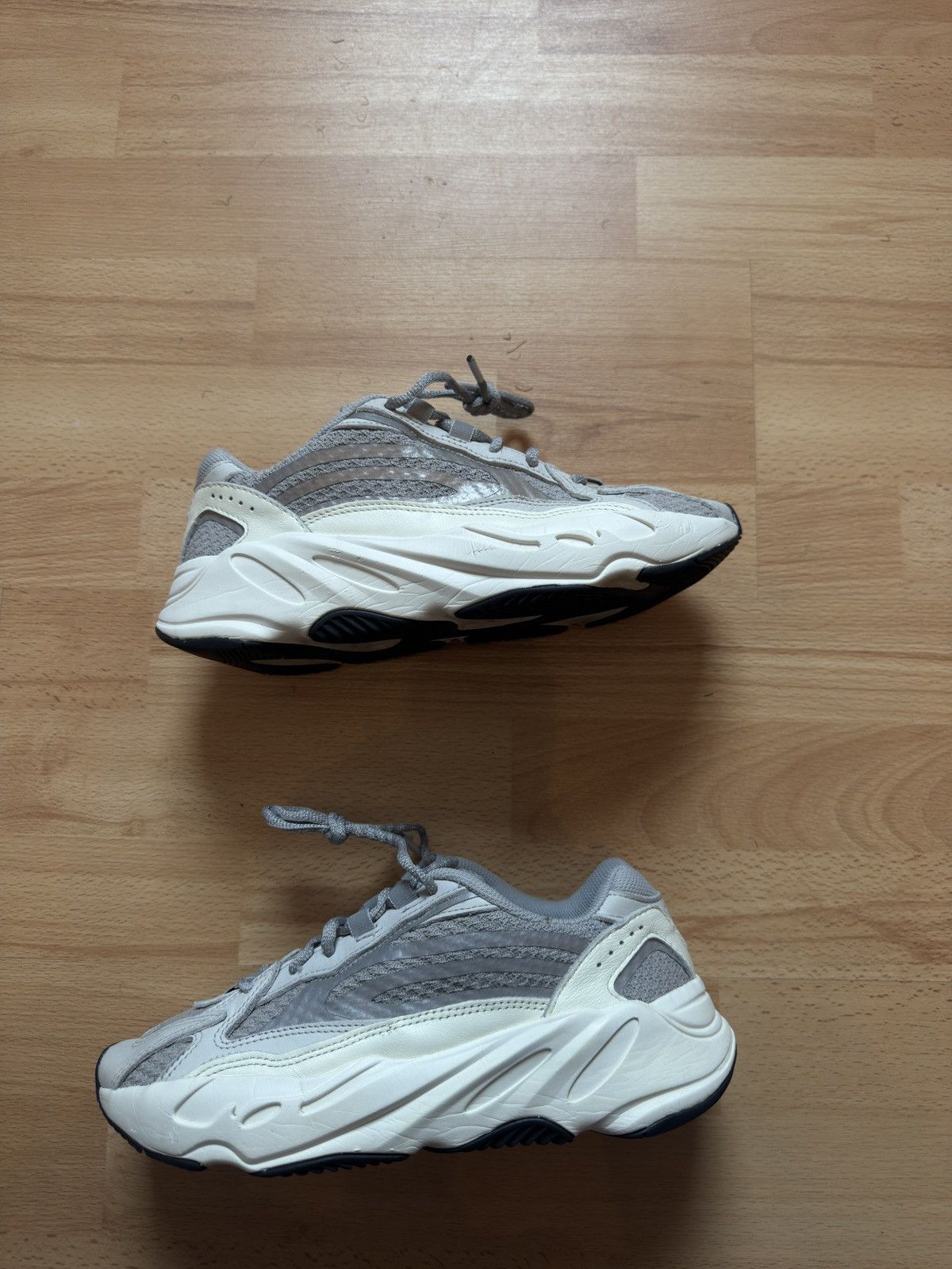 Yeezy Yeezy 700v2 static Size US 7 / EU 40 - 3 Thumbnail