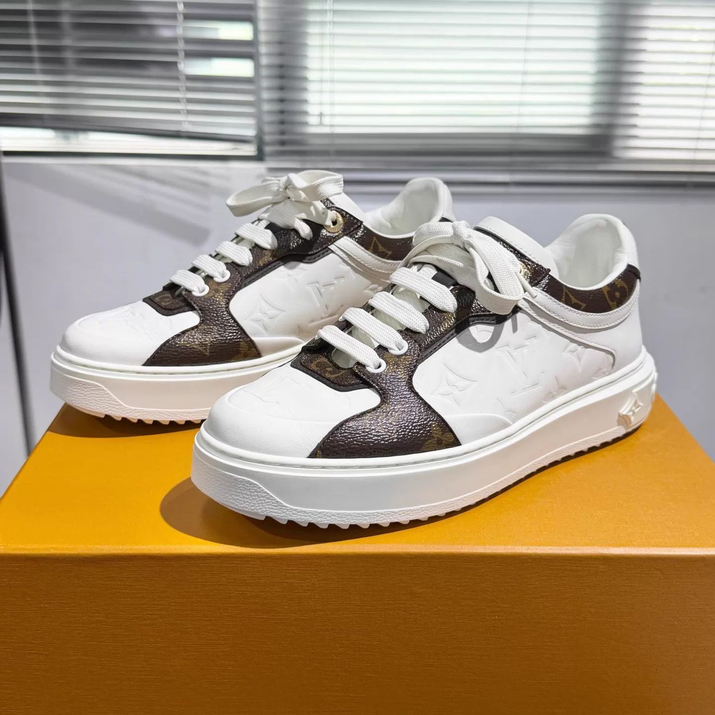 Louis Vuitton LV Time Out Monogram Leather Sneaker 99 New UK5.5 Size US 8 / IT 38 - 1 Thumbnail