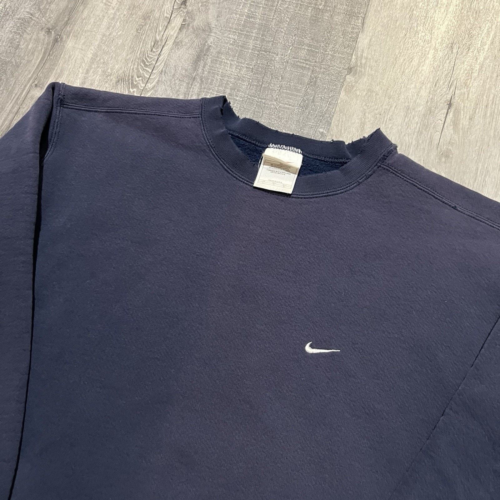 Nike VTG Nike Small Swoosh Crewneck Sweatshirt 90s Sun Faded XL Size US XL / EU 56 / 4 - 3 Thumbnail