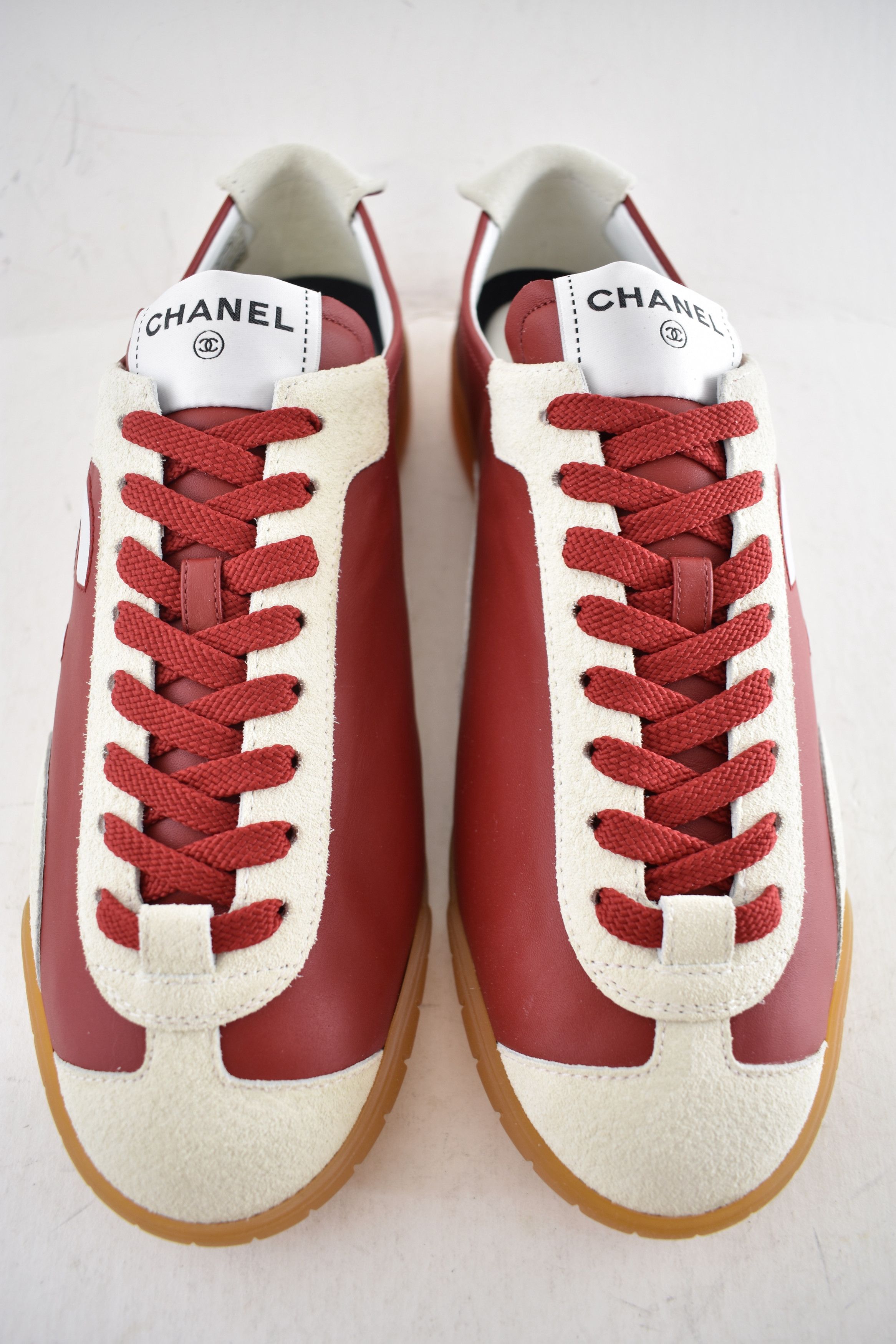 Chanel 26P White Leather Suede CC Logo Runner Trainer Sneaker 39.5 Size US 9.5 / IT 39.5 - 7 Thumbnail