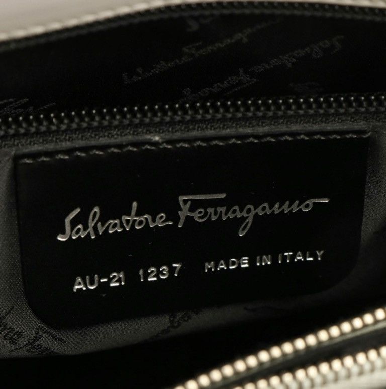 Salvatore Ferragamo Salvatore Ferragamo Gancini Embossed Leather Shoulder Bag Size ONE SIZE - 4 Thumbnail