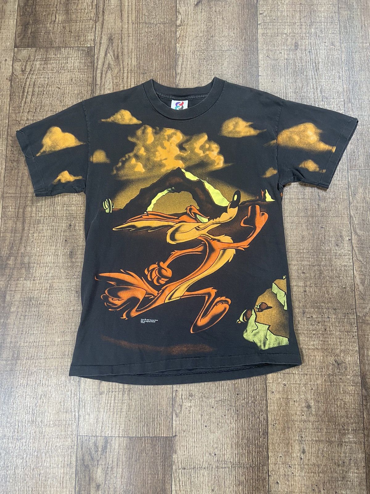 image of Made In USA x Vintage Crazy Vintage Looney Tunes Road Runner Wiley Coyote Aop Usa in Black (Size Me