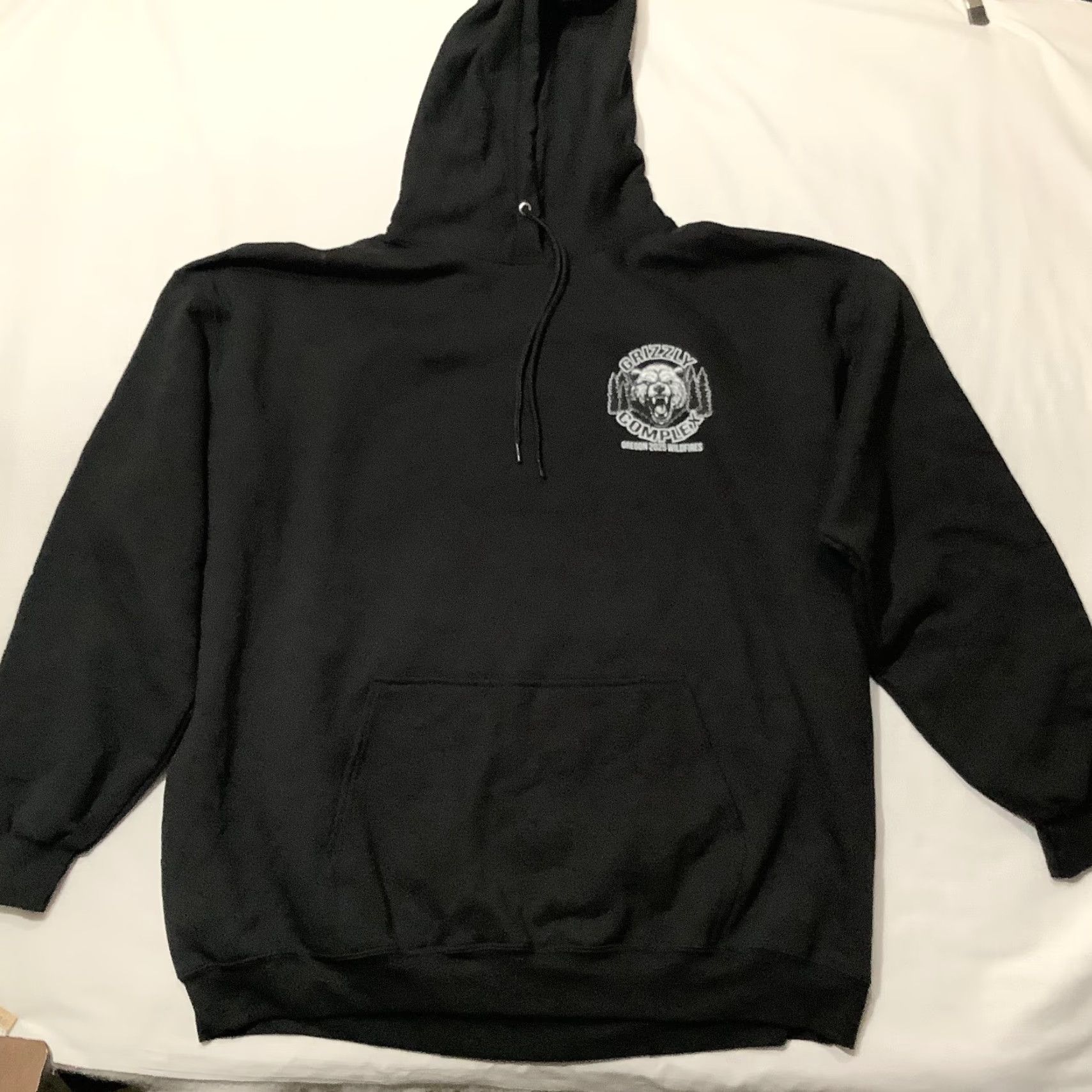 Port & Company Port & Company Hoodie Mens 3XL Black Oregon 2025 Grizzly Complex Wildfires Graphic Print על Size US XXL / EU 58 / 5 - 4 Thumbnail