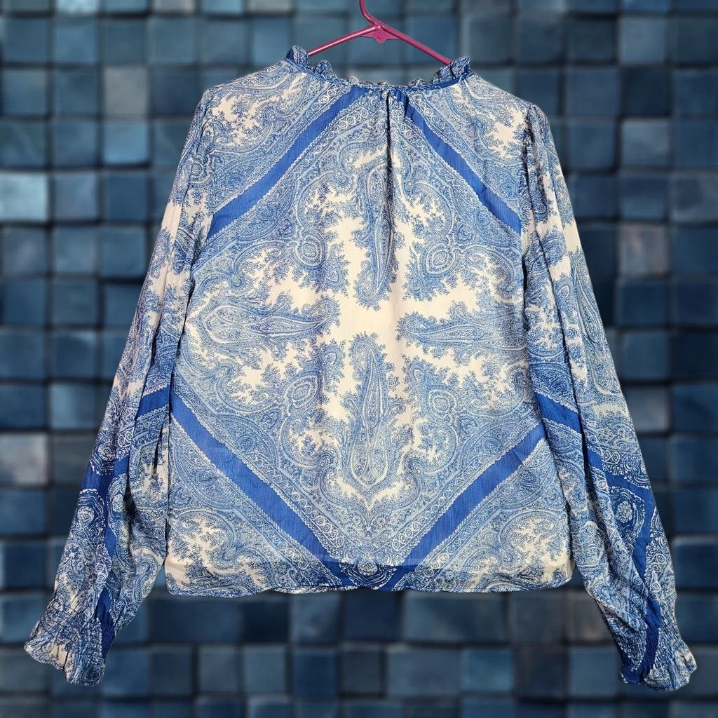 Vintage Cupcakes and Cashmere blouse Women's M Paisley Blue White V-Neck Long Sleeve Pullover Casual All Seasons Regular Size M Womens Size M / US 6-8 / IT 42-44 - 1 Thumbnail