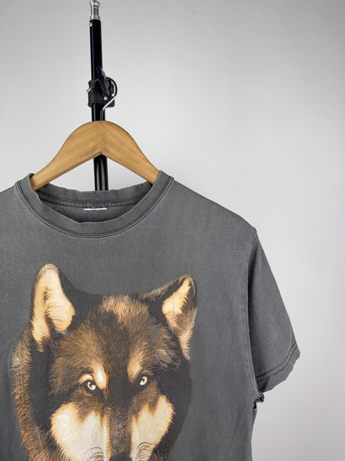 Native × Vintage Vintage 90s Wolf Graphic T-Shirt Nature Animal Print Size US S / EU 44-46 / 1 - 2 Thumbnail