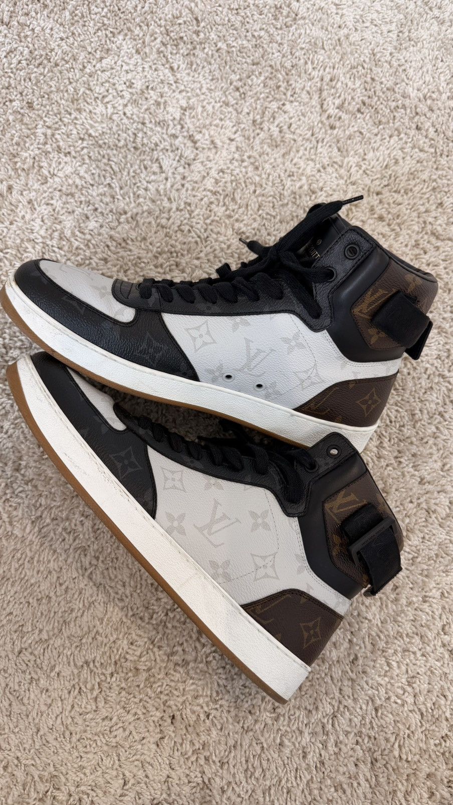 Louis Vuitton Louis Vuitton High Top Trainers Size US 8 / EU 41 - 1 Thumbnail