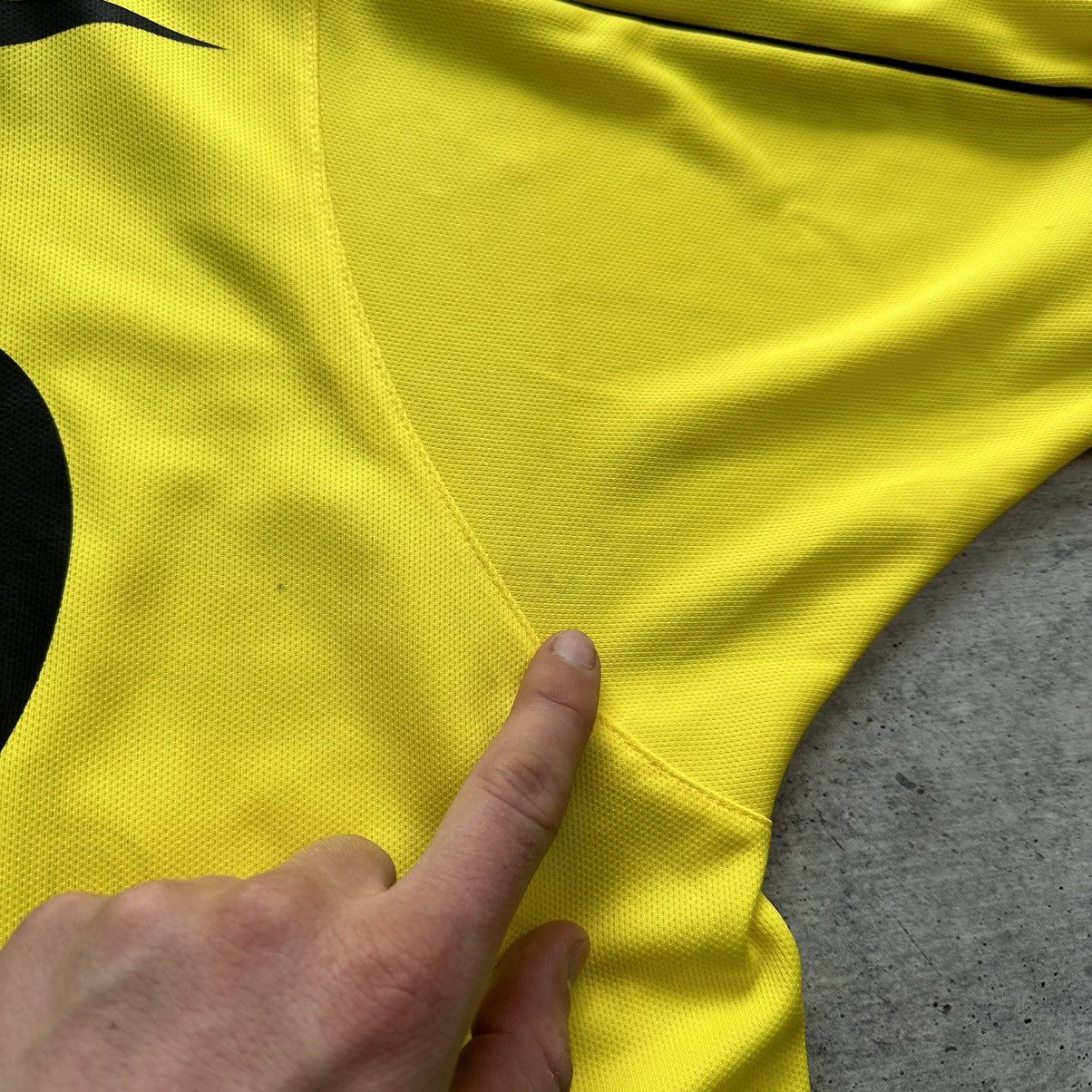 Vintage Gems BSC Young Boys 2004-2005 Home #16 Melunovic Signature Size US L / EU 52-54 / 3 - 21 Thumbnail