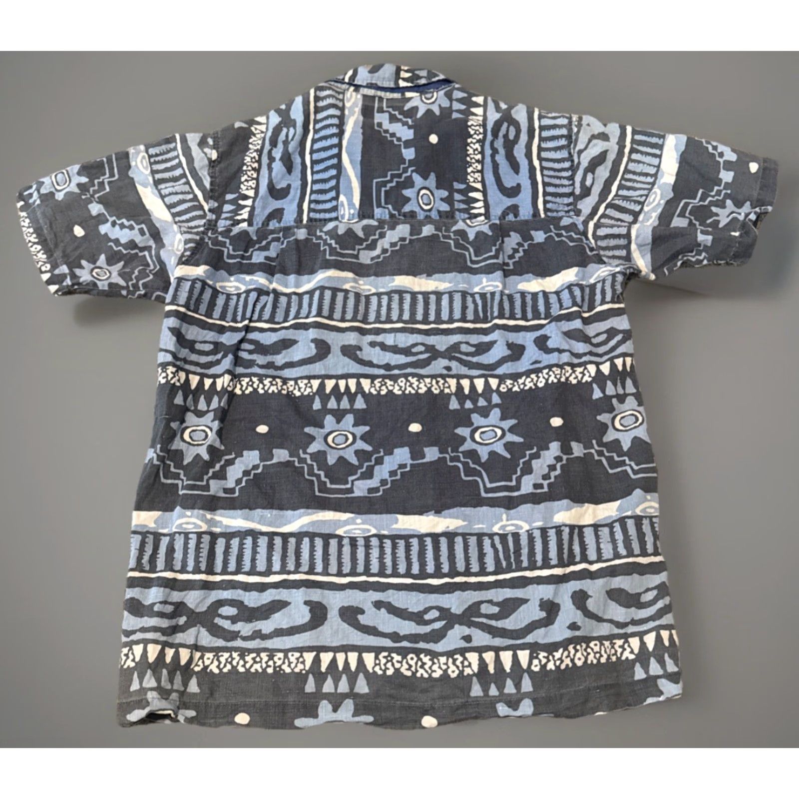 Bugle Boy VINTAGE Bugle Boy Hawaiian Shirt Blue White Tribal Print Button-Up Short Sleeve L Mens Size US L / EU 52-54 / 3 - 2 Thumbnail