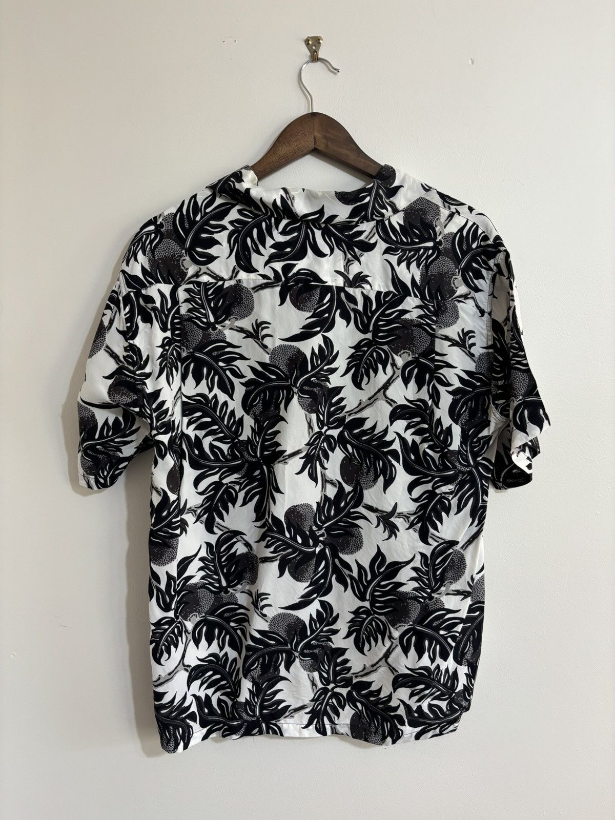 Sun Surf Vintage Hawaiian Shirt (Cream/Black) Size US M / EU 48-50 / 2 - 7 Thumbnail